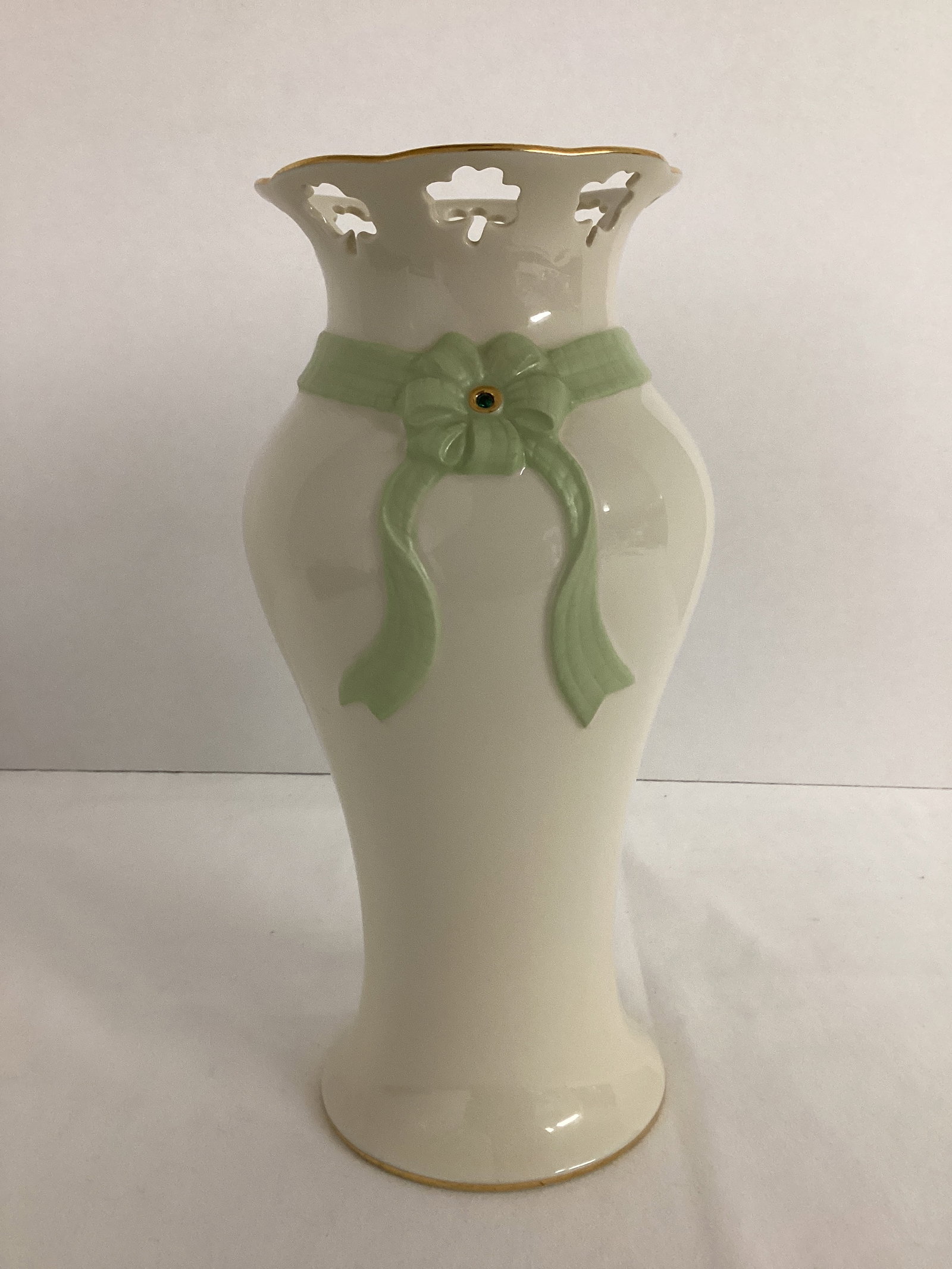 Lenox Shamrock Clover Vase: 10" h