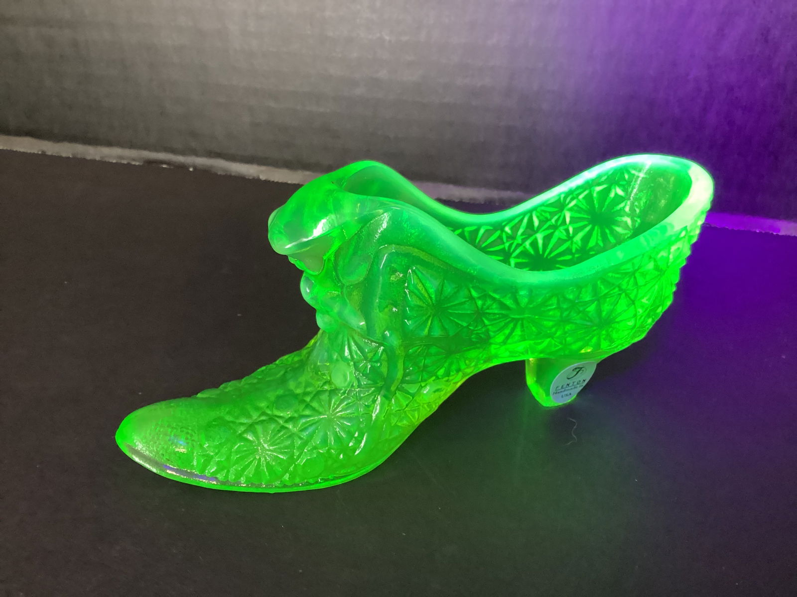 Fenton Daisy and Button Vaseline Glass Cat Slipper with Opalescent Edge (1 of 8)