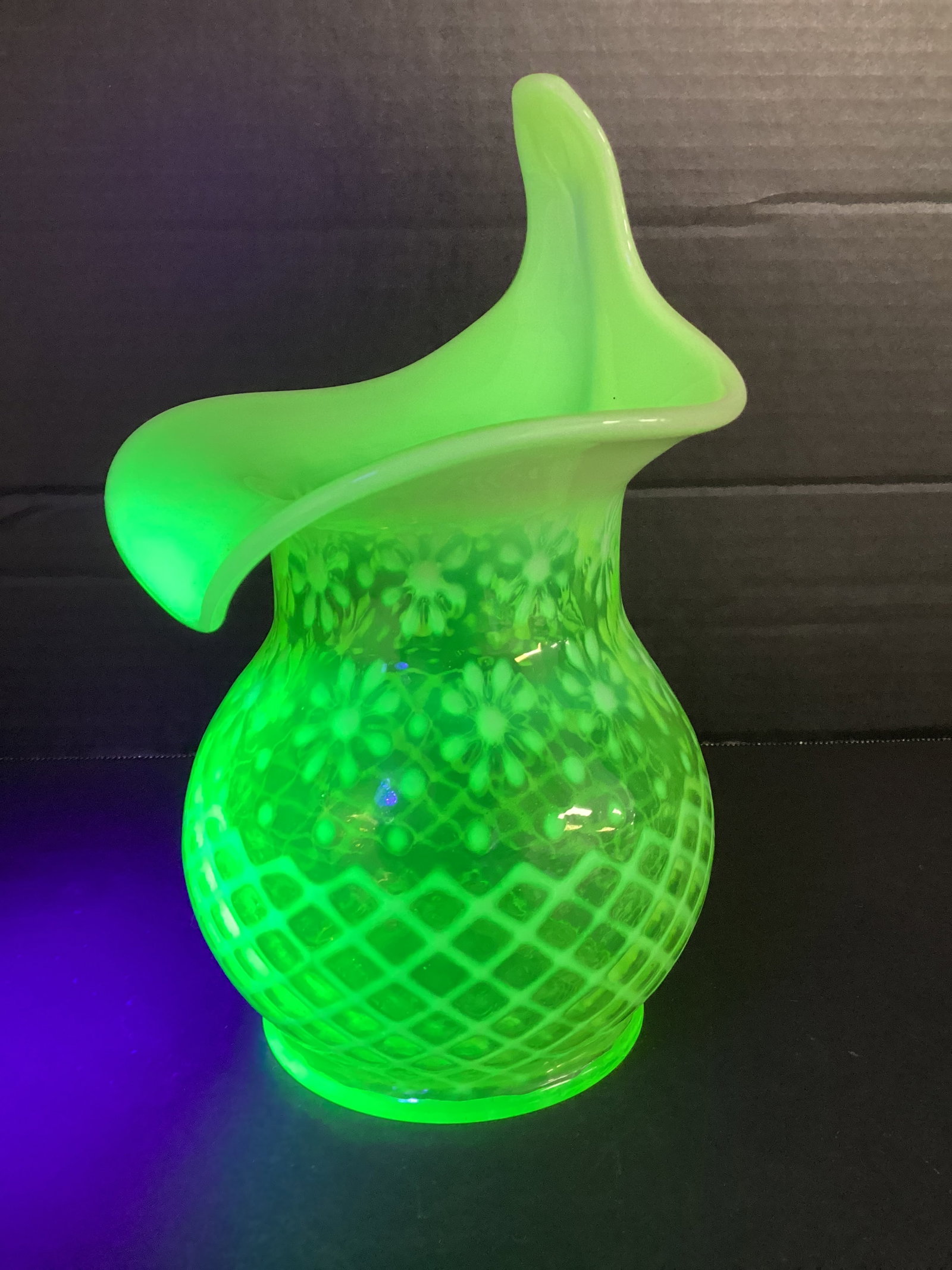 Daisy Lattice Opalescent Vaseline Glass Jack in the Pulpit Vase: 5 1/2" diameter x 9" h