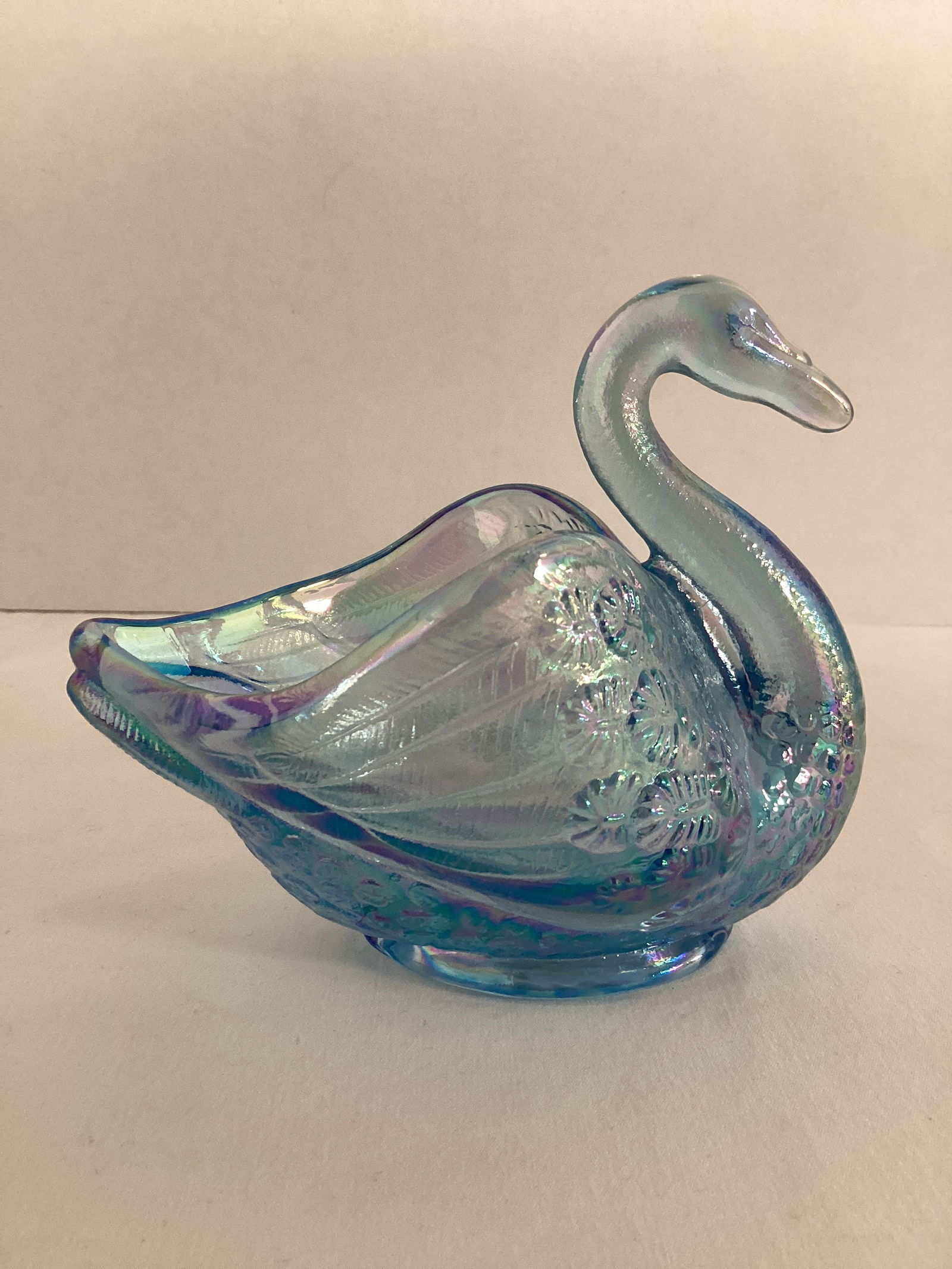 Fenton Carnival Glass Swan: 4 1/2" x 3" x 4" h
