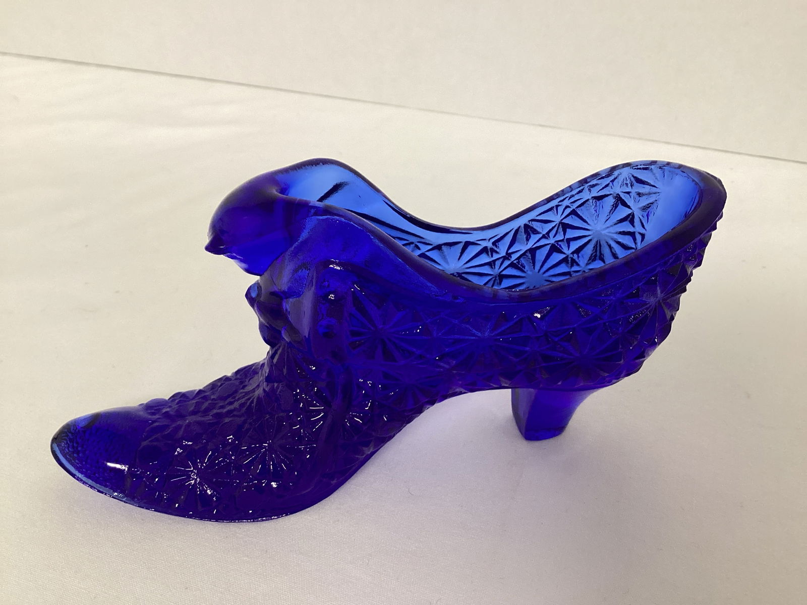 Fenton Cobalt Blue Daisy and Button Glass Cat Slipper (1 of 6)