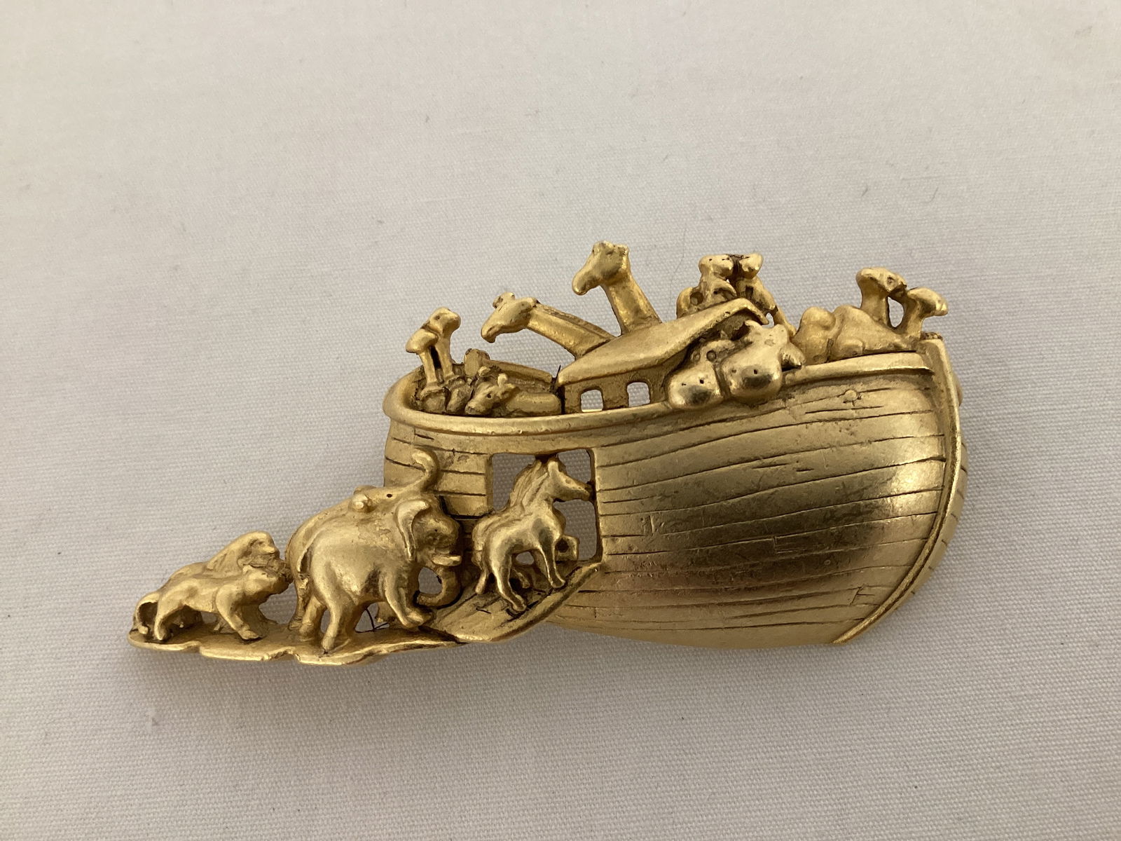 Vintage American Jewelry Company Brushed Gold Tone Noah's Ark Brooch (1 of 4)