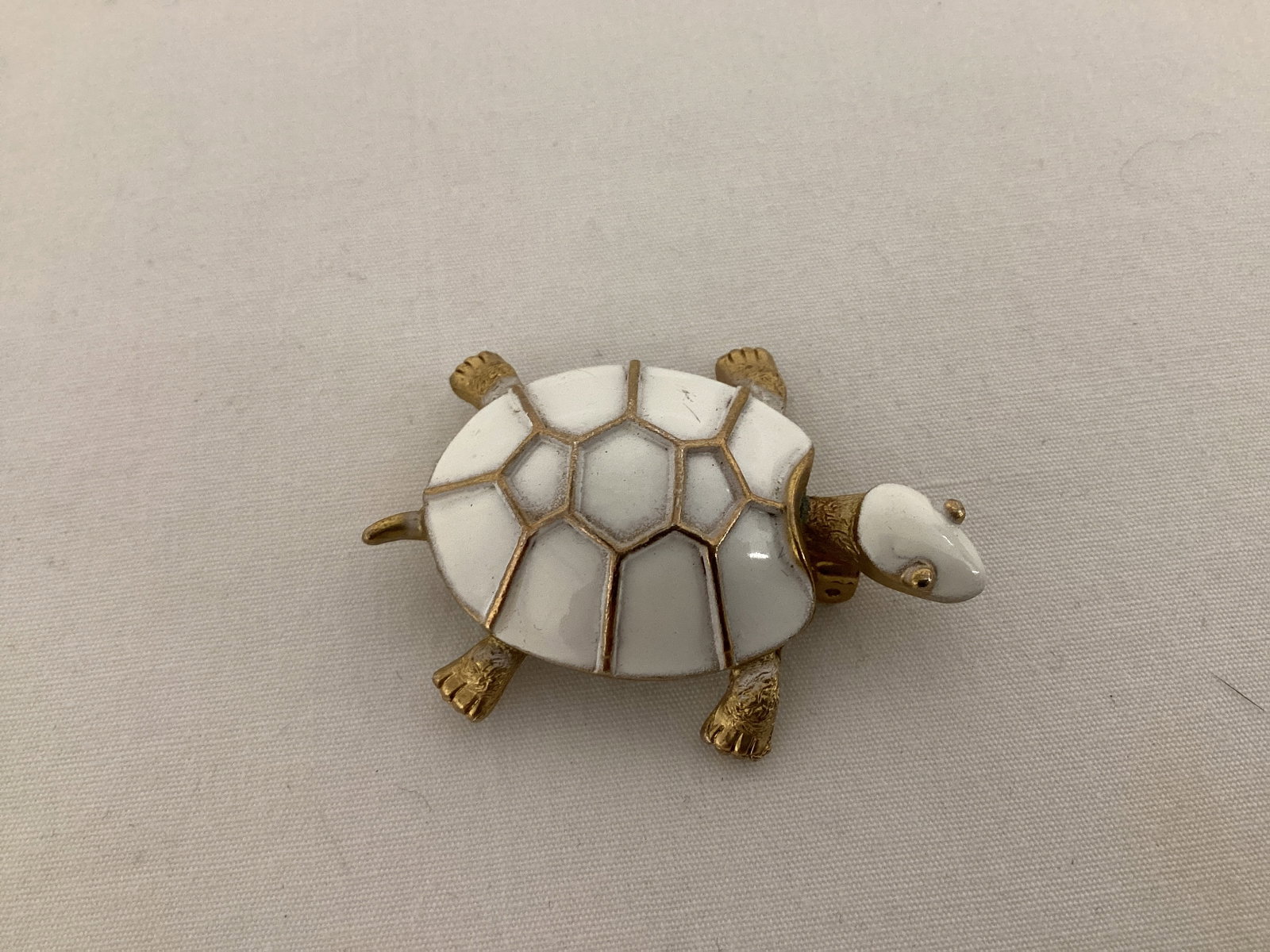 Vintage Jonette Jewelry Enameled Turtle Pin: 1 3/4" x 1 1/4"