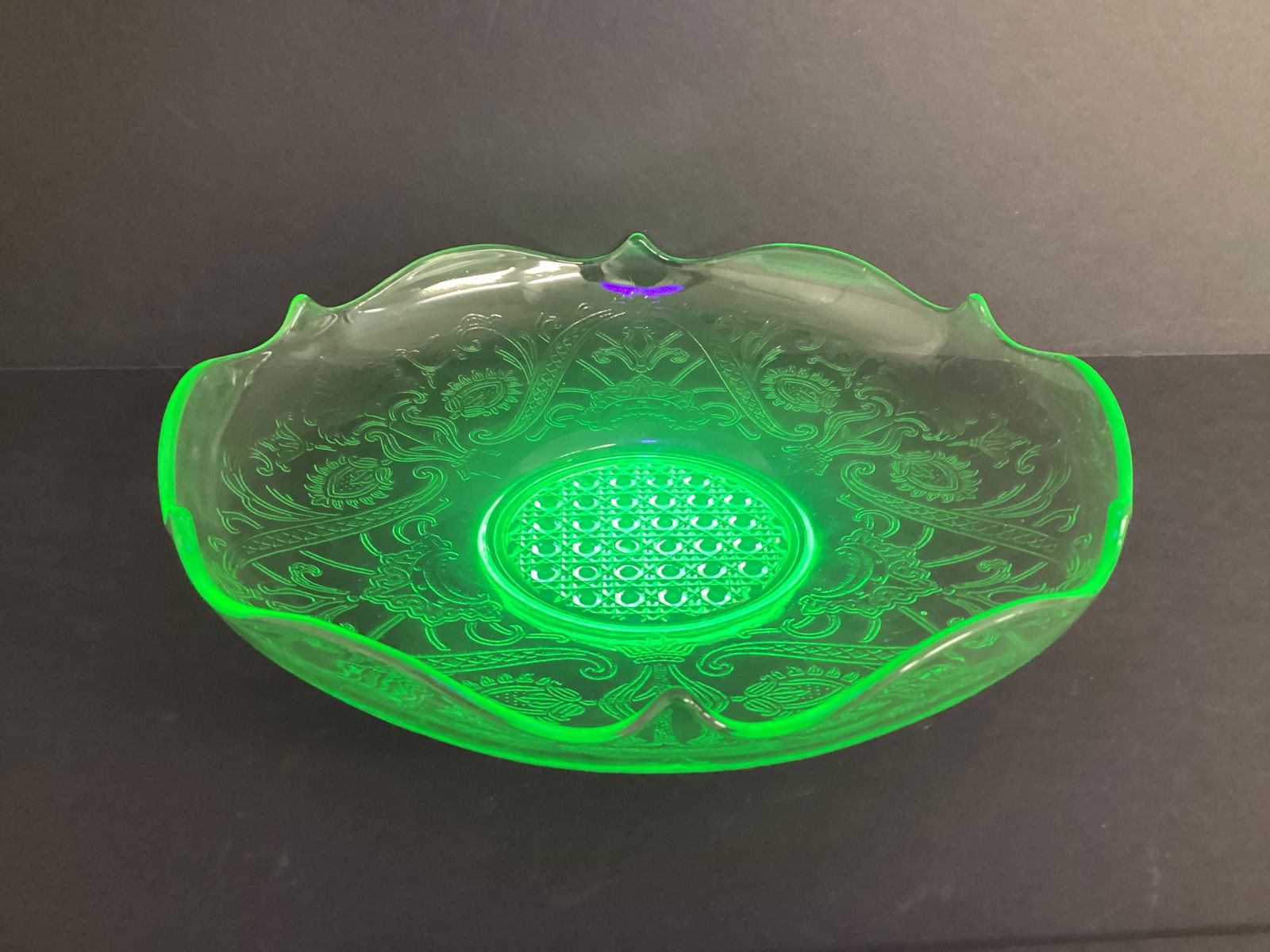 Green Uranium Depression Glass Centerpiece Bowl (1 of 7)