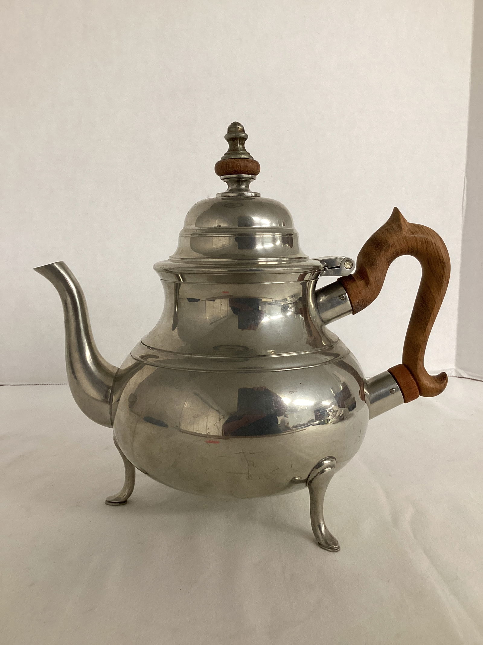 Steiff Pewter Williamsburg Teapot (1 of 7)