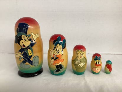 Five Piece Russian Nesting Doll Set: 1 1/8" to 6 1/2" h