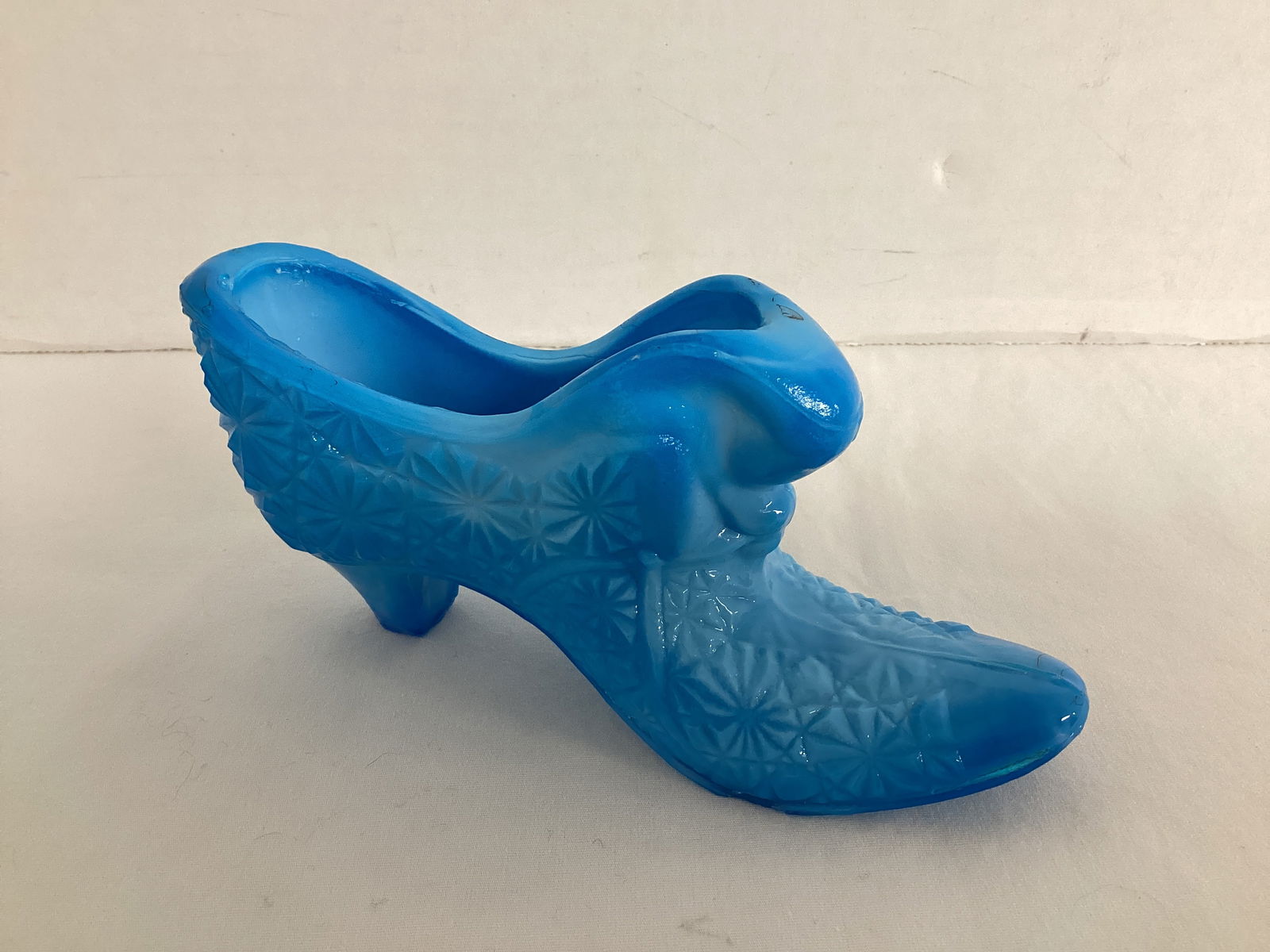 Blue Glass Daisy Pattern Cat Slipper (1 of 7)