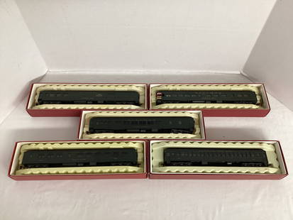 Five Rivarossi HO Scale Model Train Cars: .