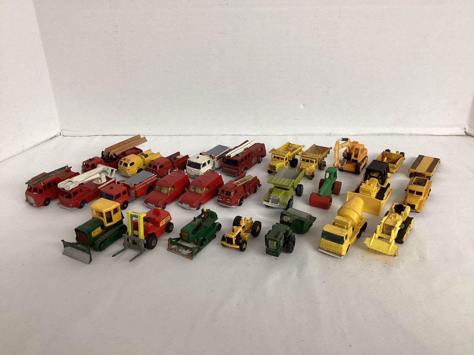 Construction Vehicles and Fire Engines - Lesney Matchbox, Tootsie Toy, and More: .