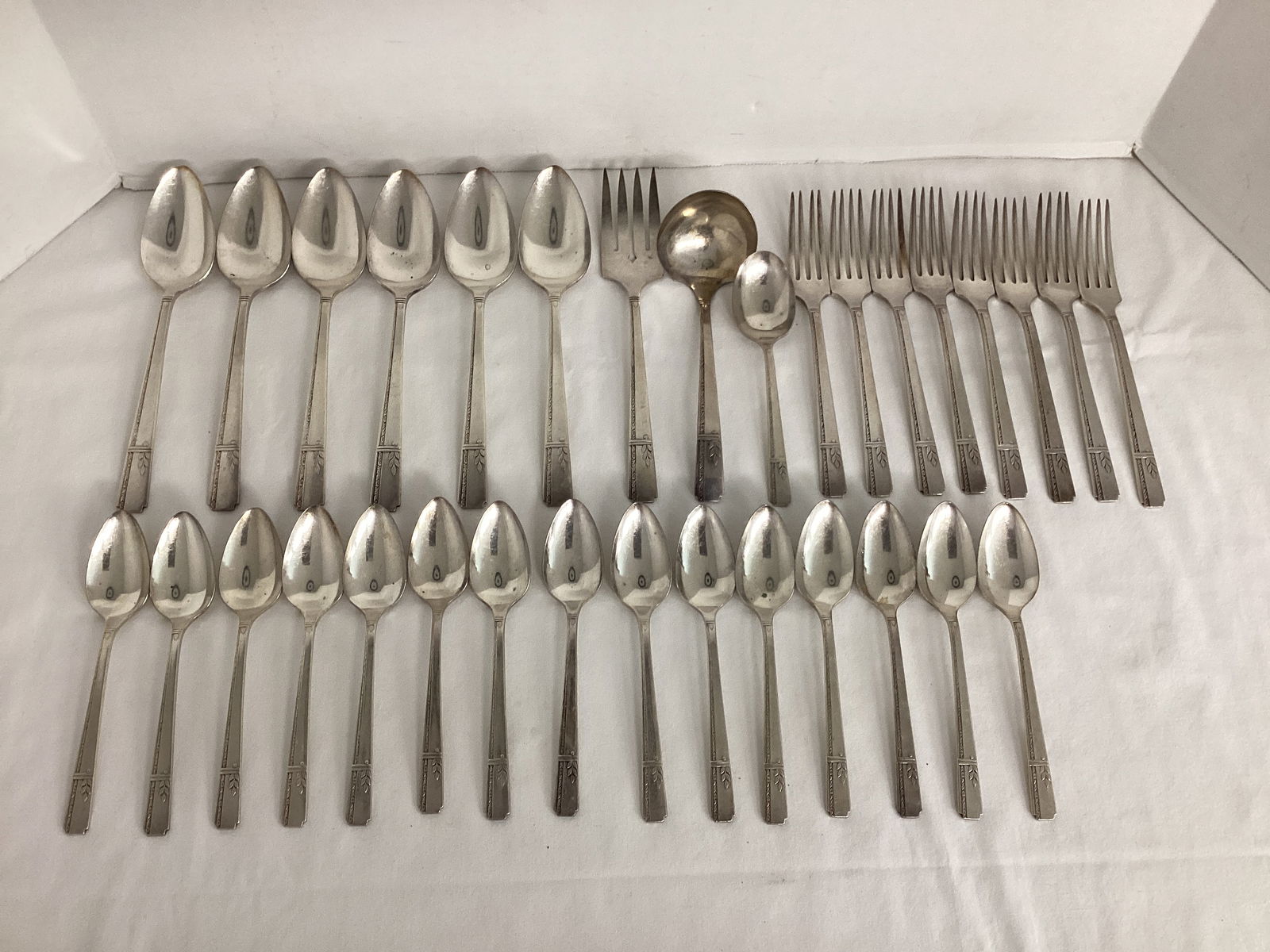 32 Pieces of Prestige Silverplate Flatware (1 of 7)
