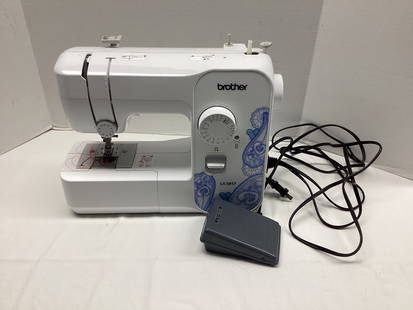 Brother LX3817 Sewing Machine: powers on, works, shipping unavailable for this lot