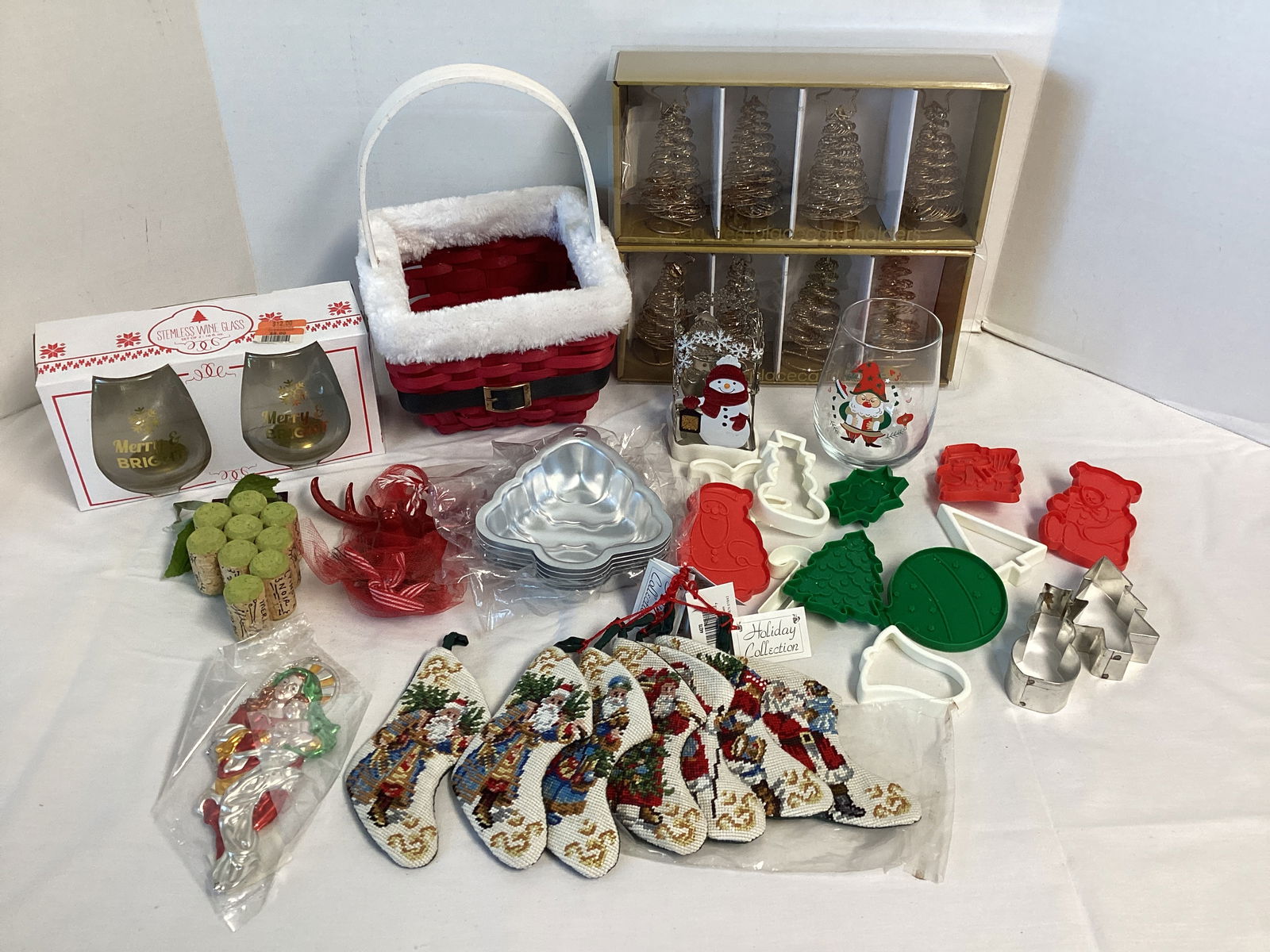 Christmas Ornaments, Place Card Holders, Basket, Cookie Cutters, Wine Glasses: .