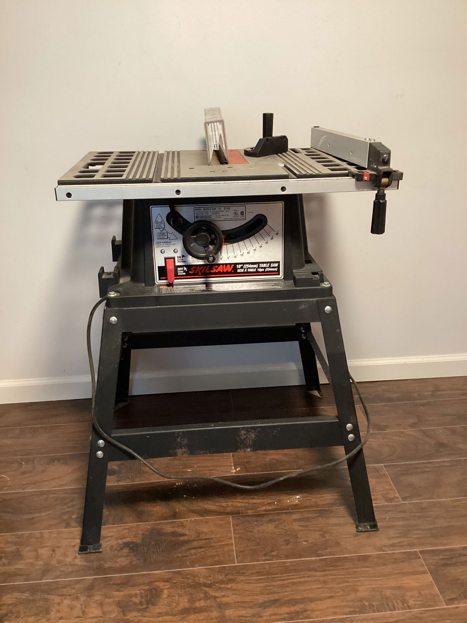 Skilsaw 10" Table Saw on Stand (1 of 9)