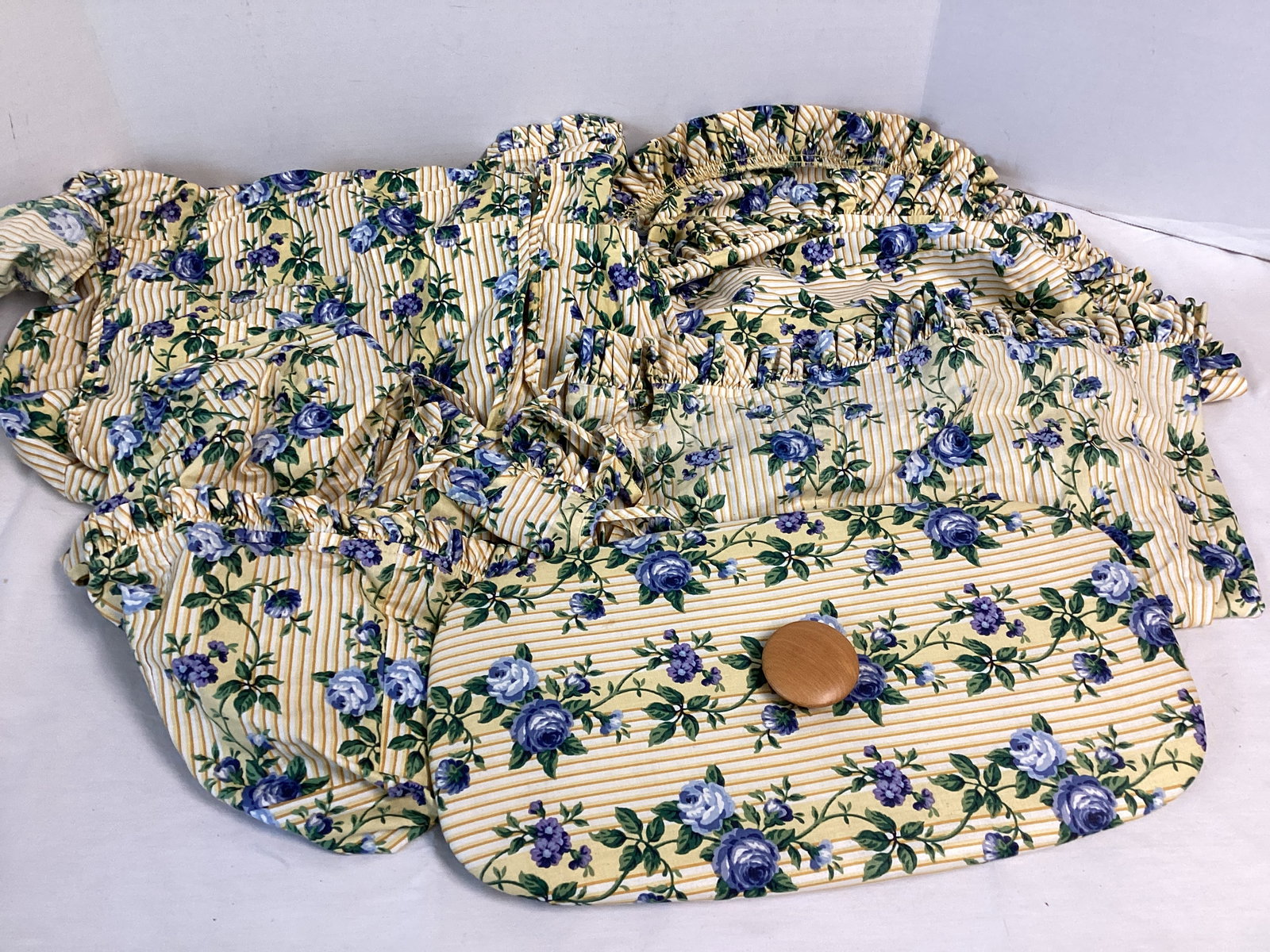 Five Longaberger Basket Liners and Lid (1 of 7)