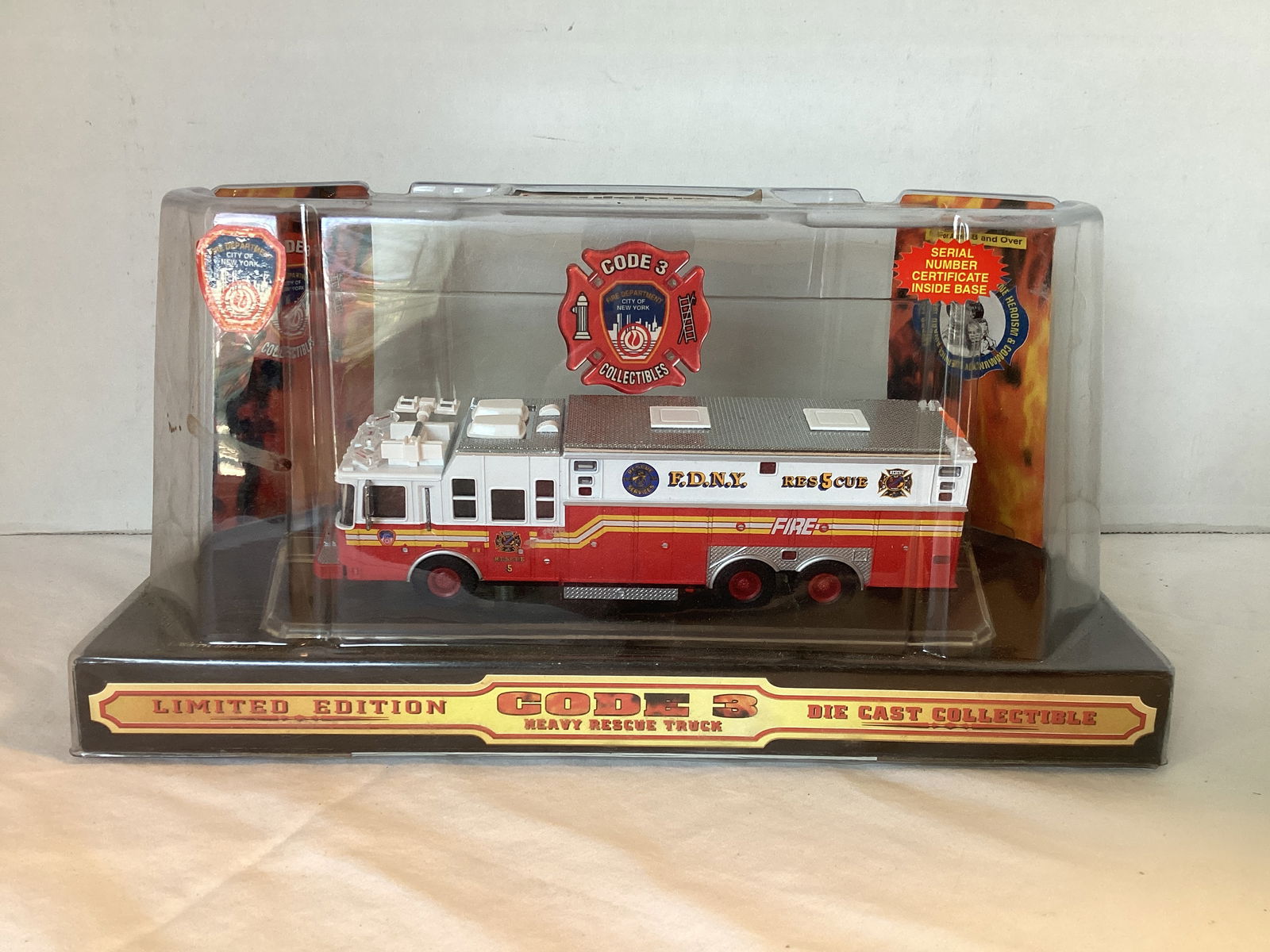 Saulsbury Code 3 New York Fire Department Truck 5 Diecast Model (1 of 4)