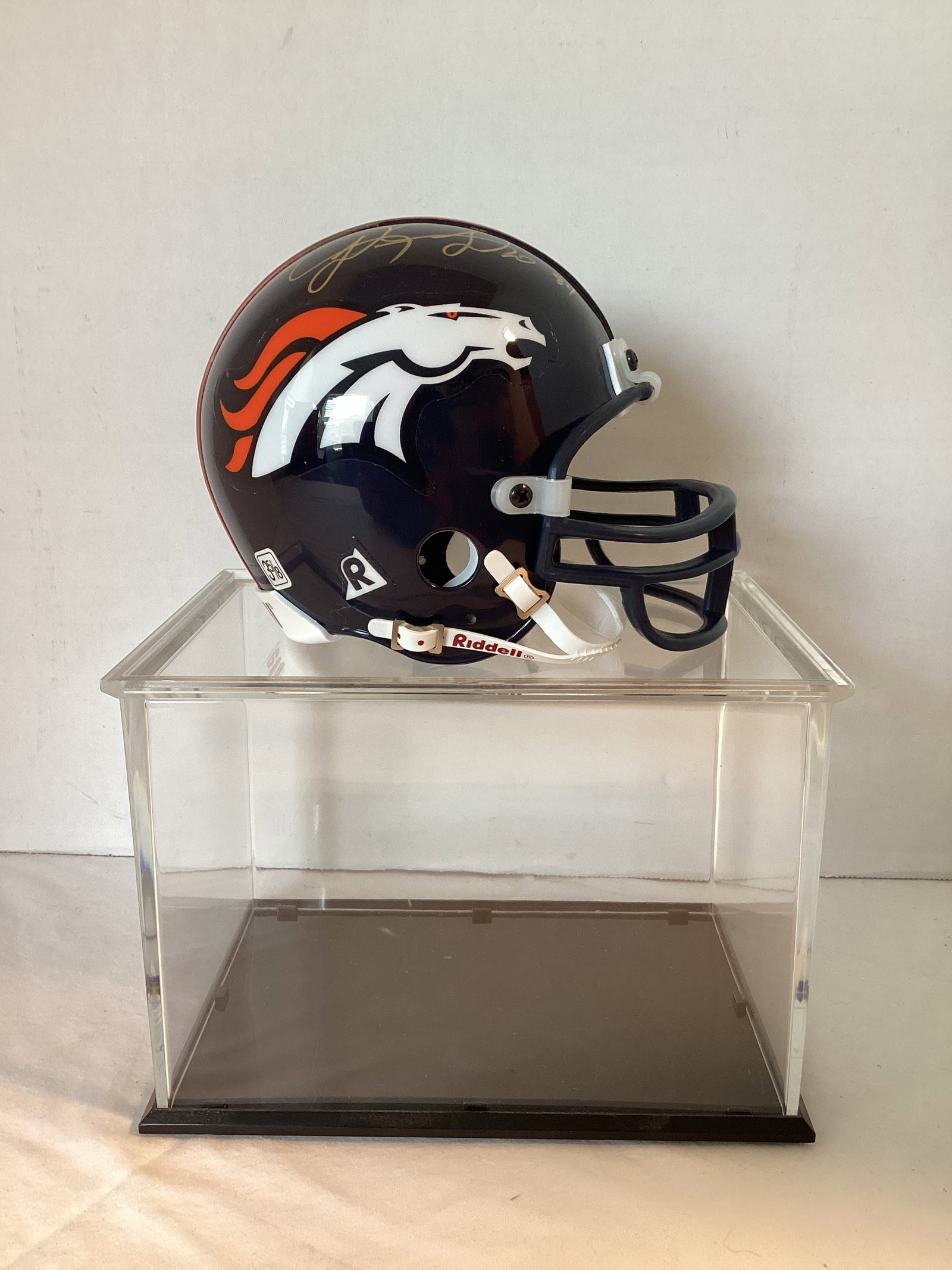 Shannon Sharpe Signed Denver Broncos Mini Helmet: unauthenticated, with case