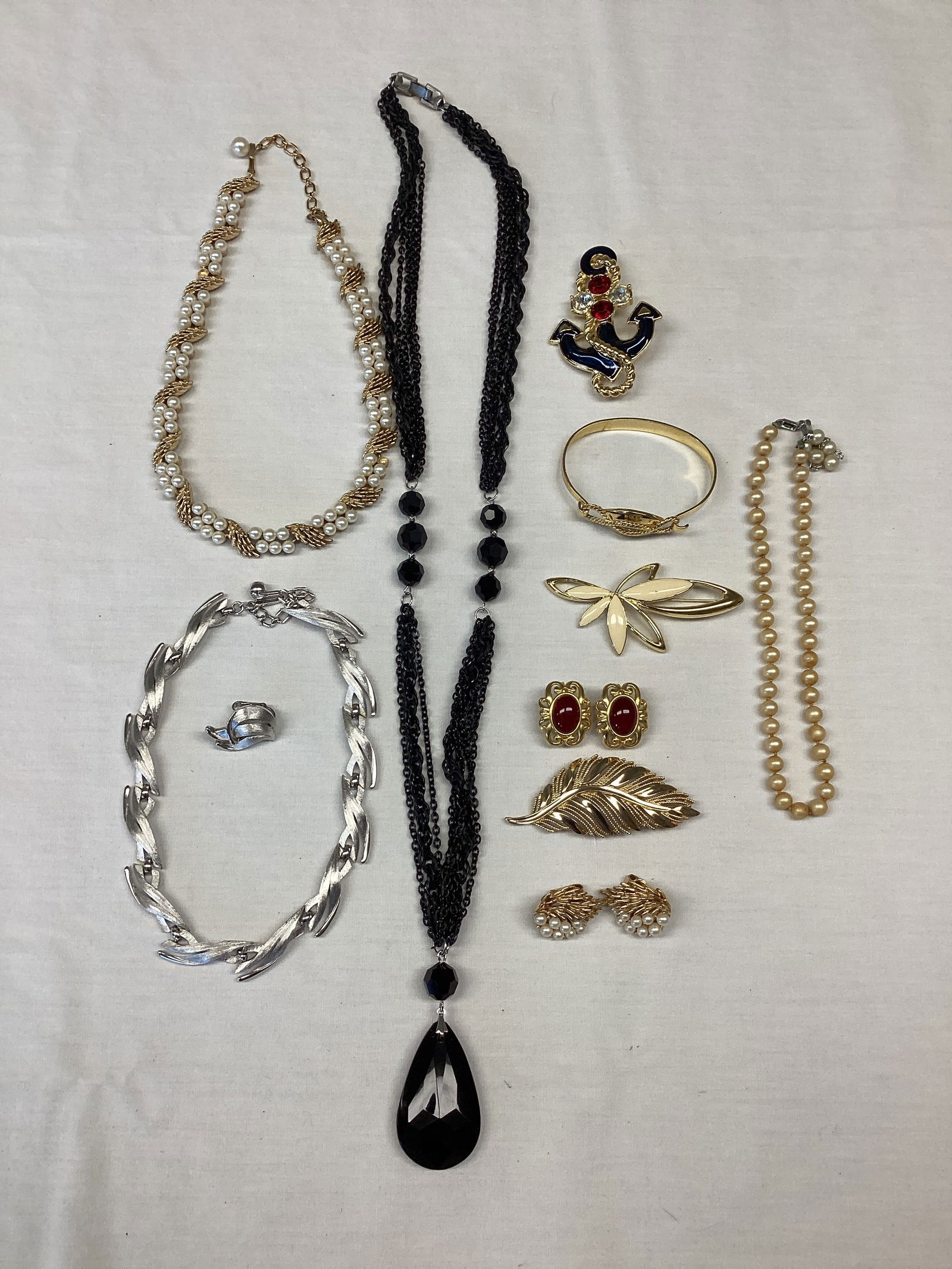 Trifari Jewelry: one earring is single