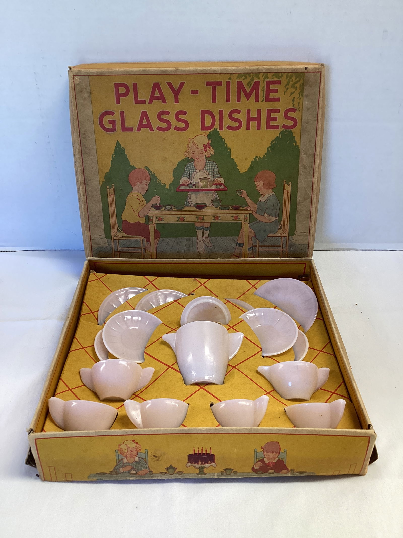 Play-Time Glass Dishes Akro Agate Pale Pink Set with 16 Pieces (1 of 10)