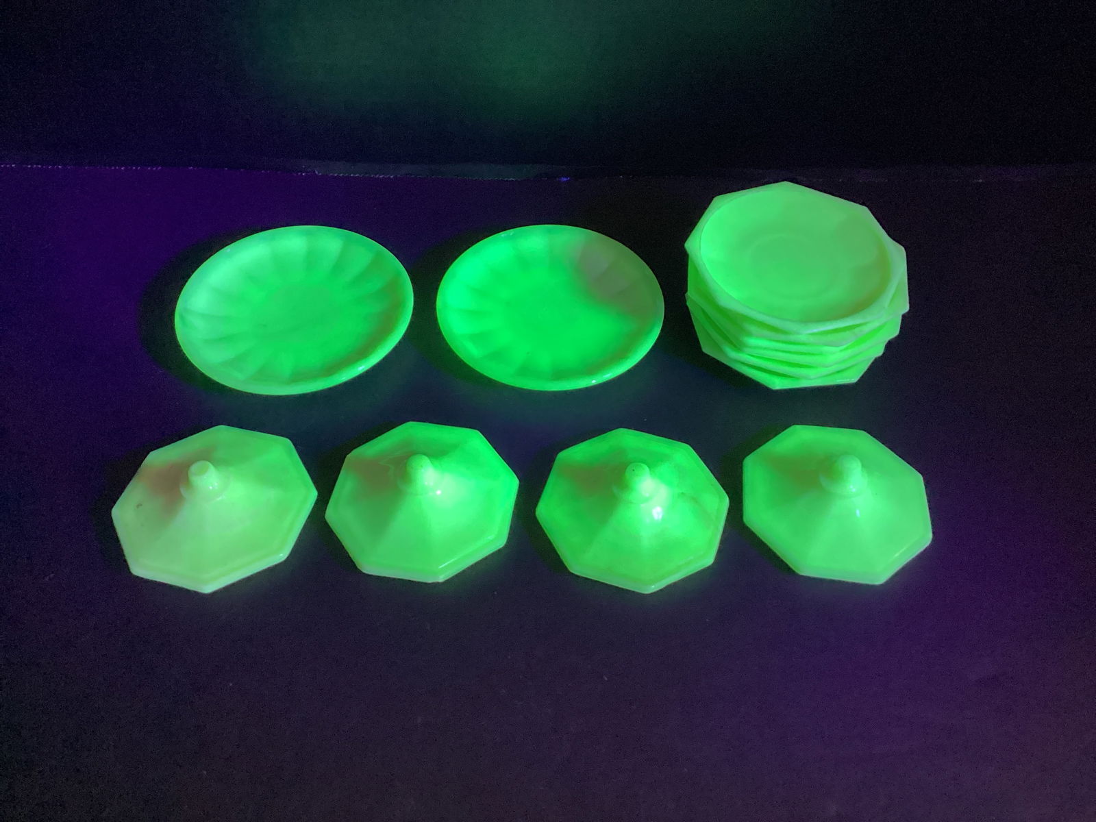 Akro Agate Vaseline Glass Dishes (1 of 5)