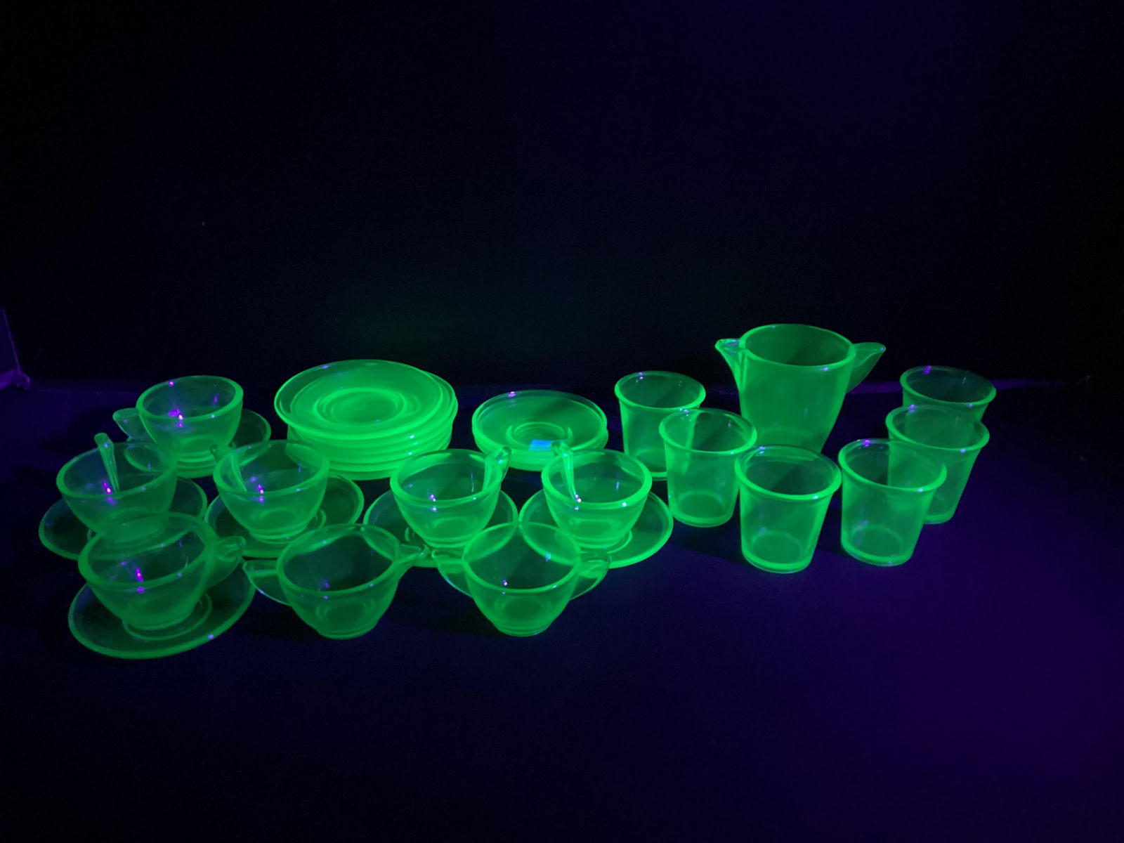 Akro Agate Uranium Stippled Band Glass Dishes (1 of 6)