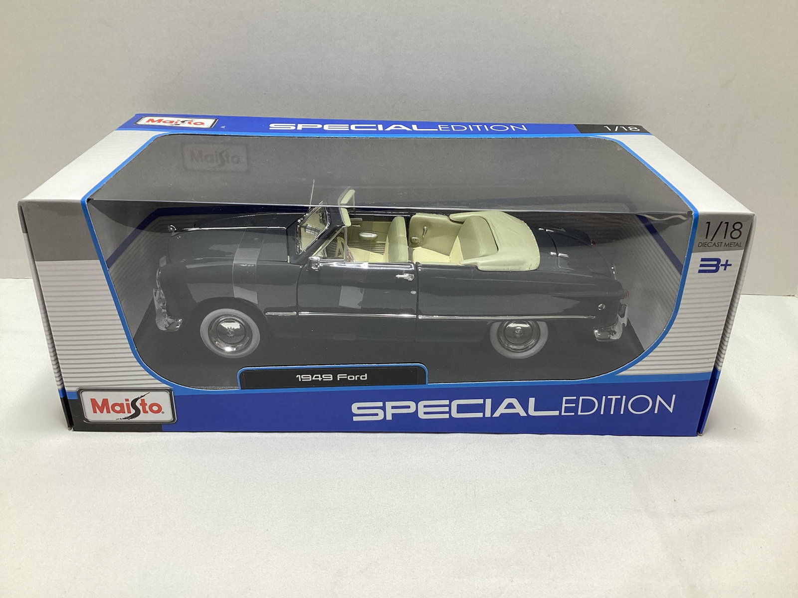 Maisto 1949 Ford 1:18 Diecast Car: .