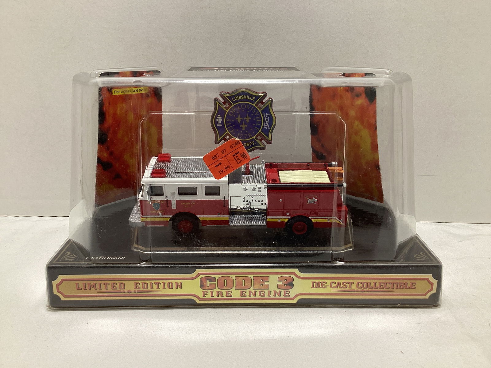 Code 3 Seagrave Louisville 1:64 Scale Diecast Fire Truck (1 of 4)