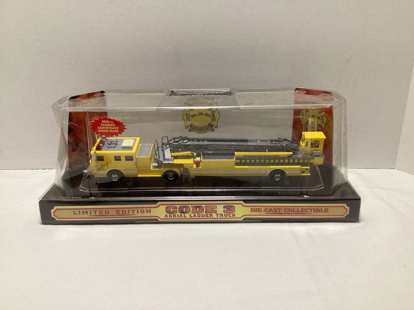 Code 3 Seagrave City of Honolulu 1:64 Scale Diecast Fire Truck (1 of 4)