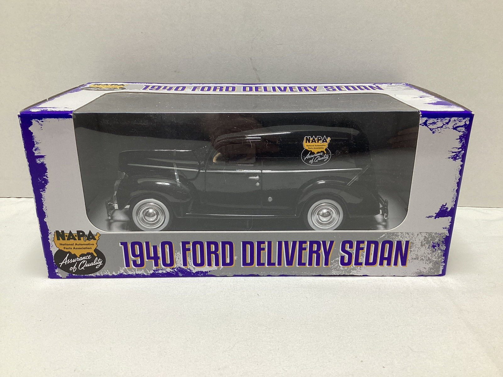 Motor Max Napa Auto Parts 1940 Ford Delivery Sedan 1:24 Scale Diecast: .