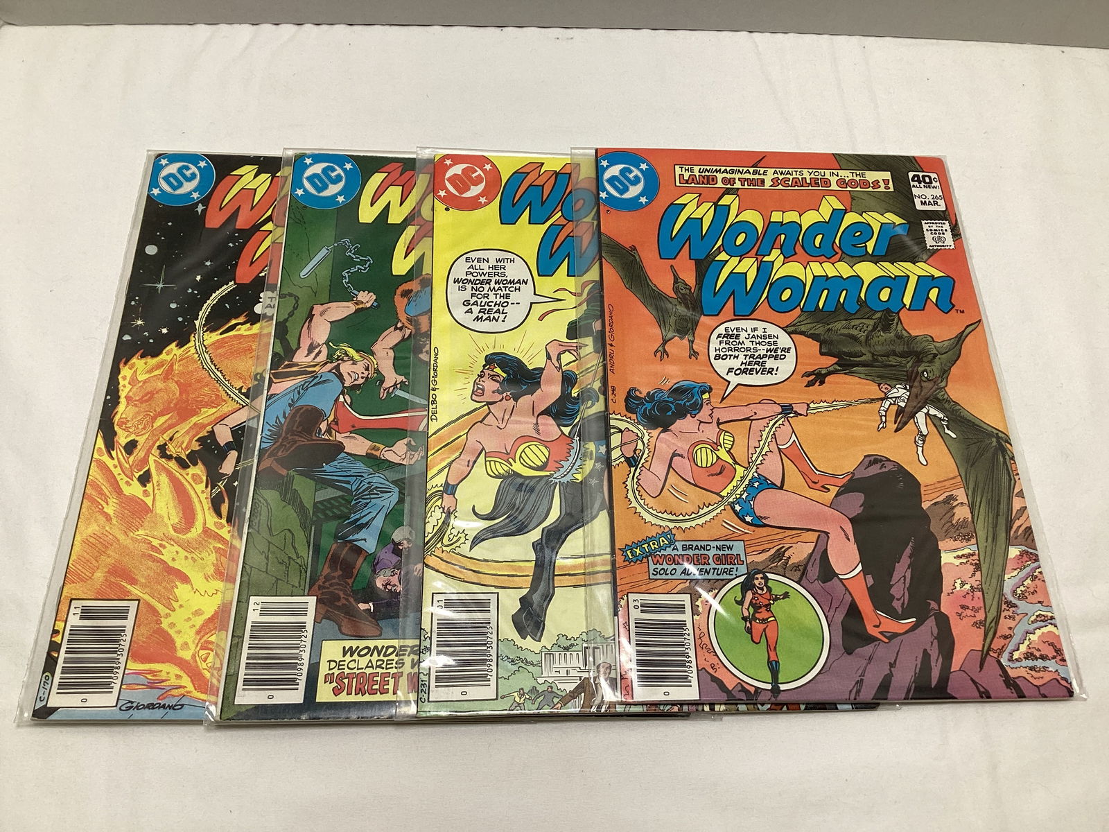 Four DC Comics Wonder Woman Comic Books (1 of 5)