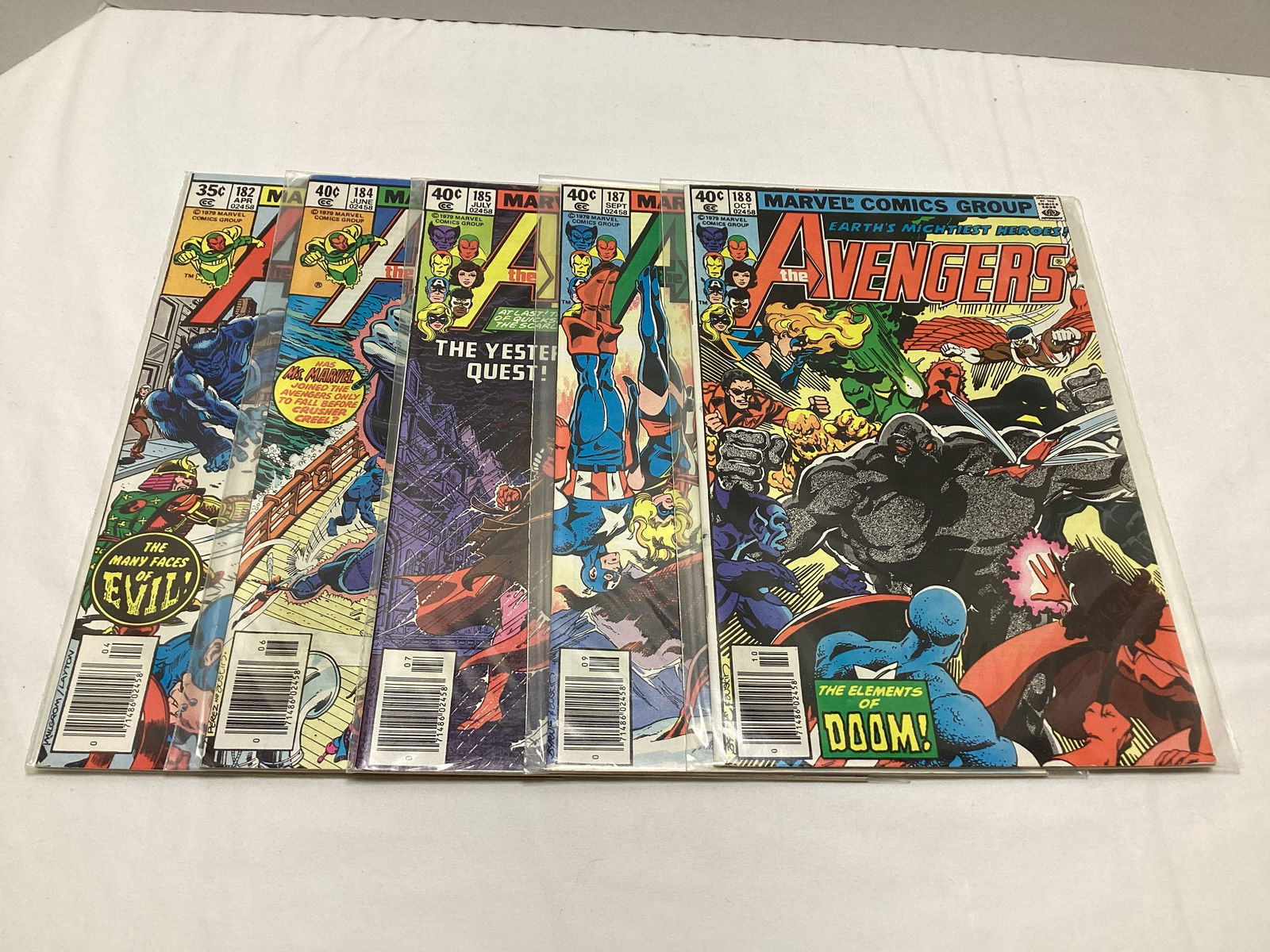 Five Marvel Avengers Comic Books (1 of 6)