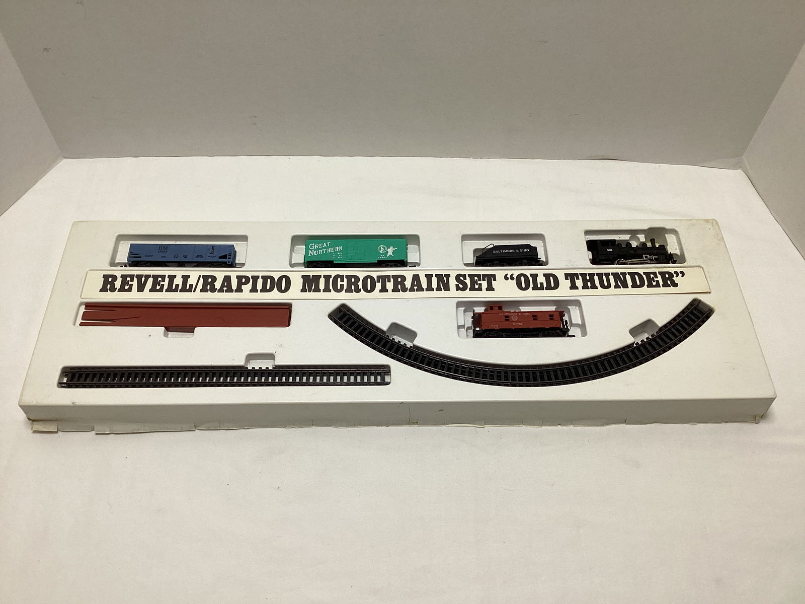 Revell Rapido N Scale Old Thunder Model Train Set (1 of 6)
