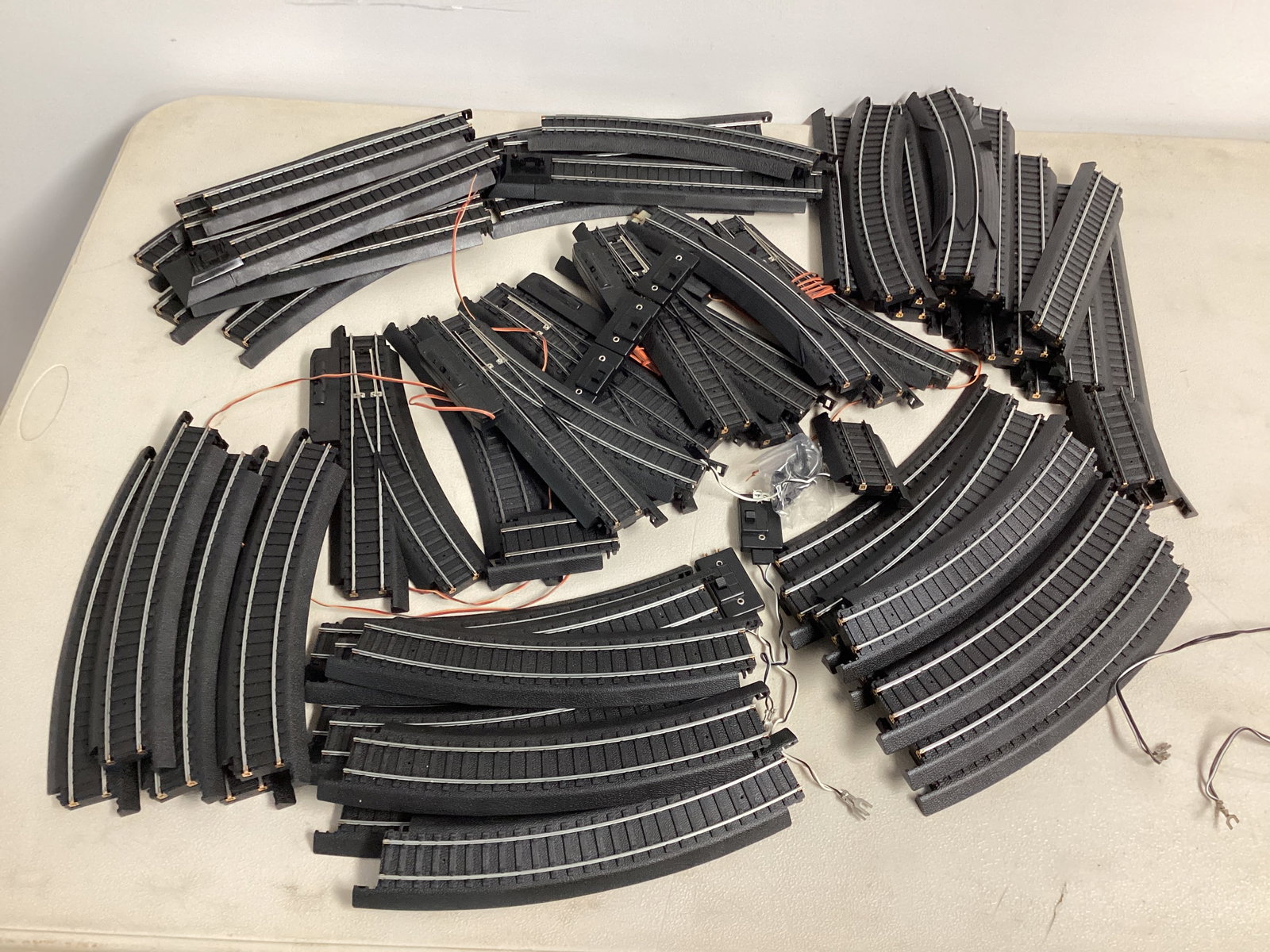 Life Like Trains HO Scale Power Loc Train Tracks: .