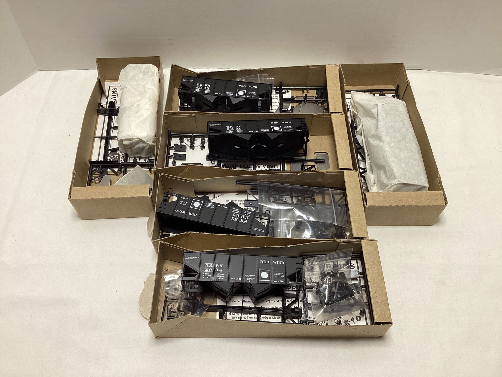 Six Branchline HO Scale Model Train Cars (1 of 6)