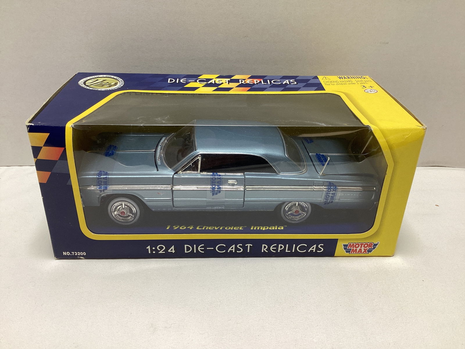 Motor Max 1964 Chevrolet Impala 1:24 Scale Diecast (1 of 4)