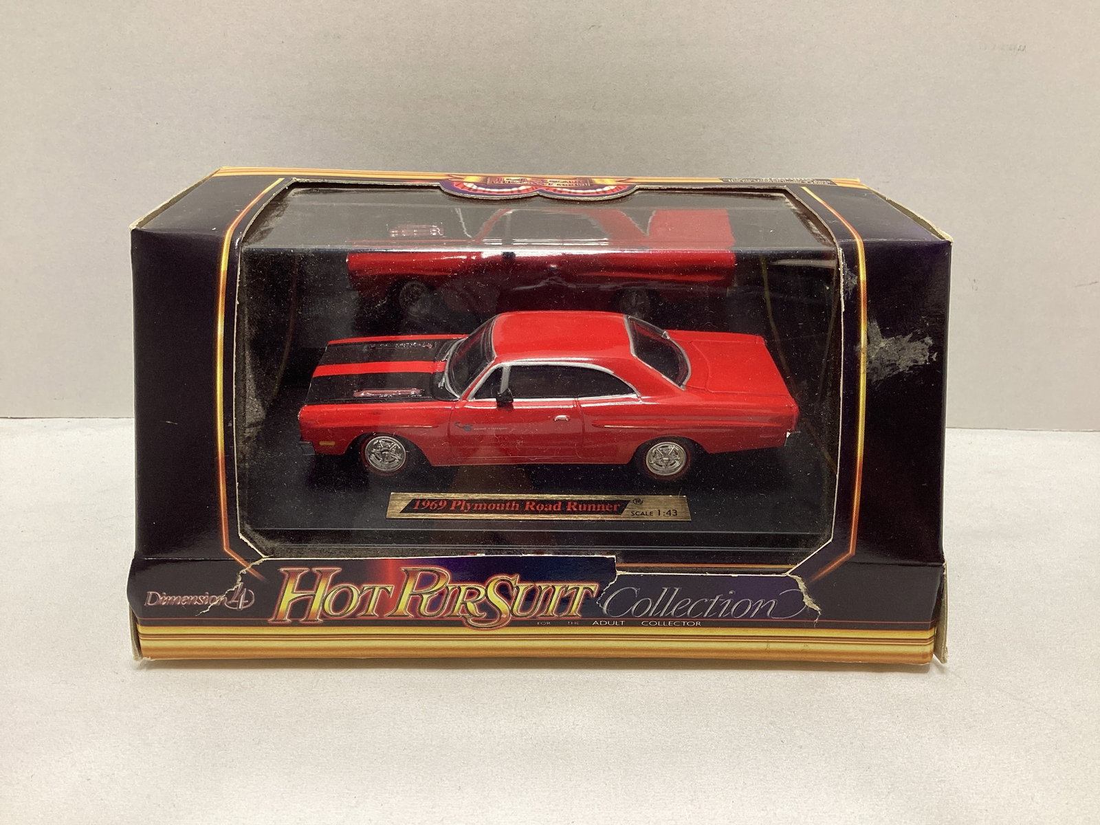 Dimension 4 Hot Pursuit 1969 Plymouth Road Runner 1:43 Scale Diecast: .