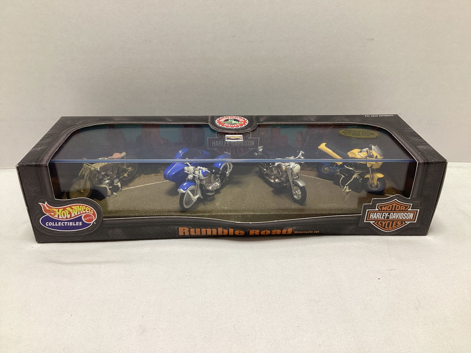 Hot Wheels Harley Davidson Rumble Road Motorcycle Set: damage to box