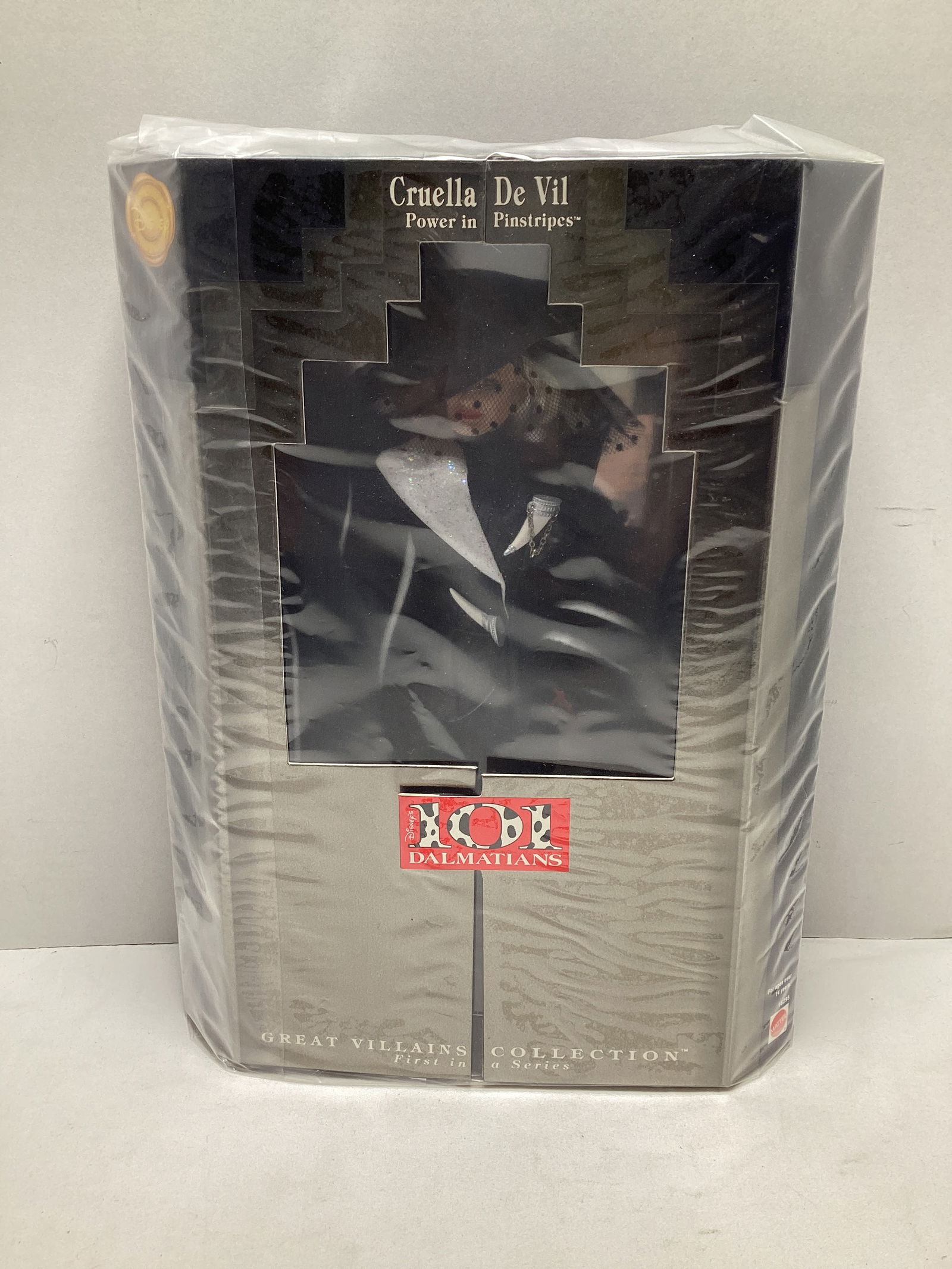 Disney Great Villains Collection 101 Dalmatians Cruella De Vil Power in Pinstripes Doll: 1996 Mattel