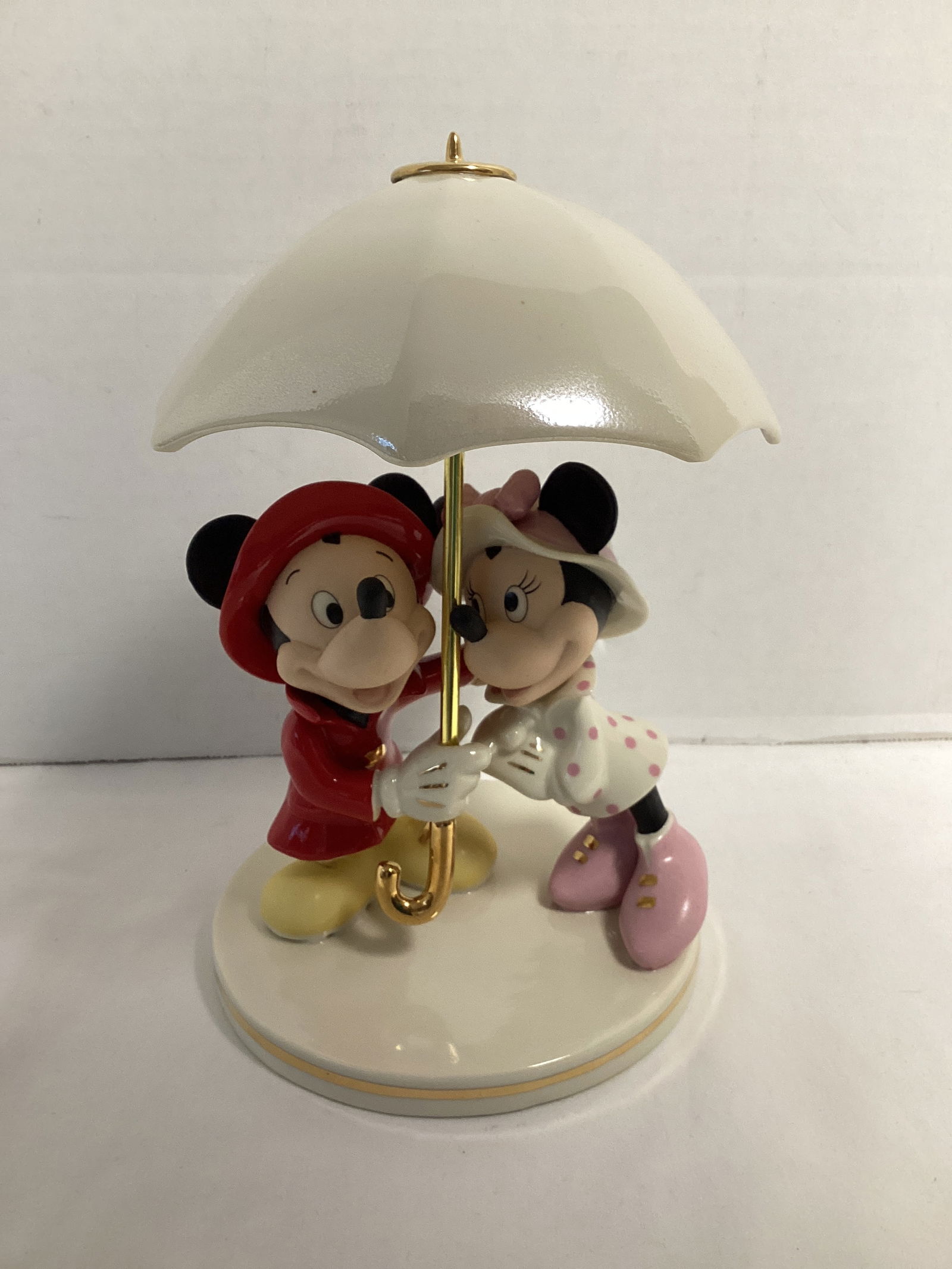 Lenox Disney Showcase Collection Mickey and Minnie Singing in the Rain: 8 1/4" h