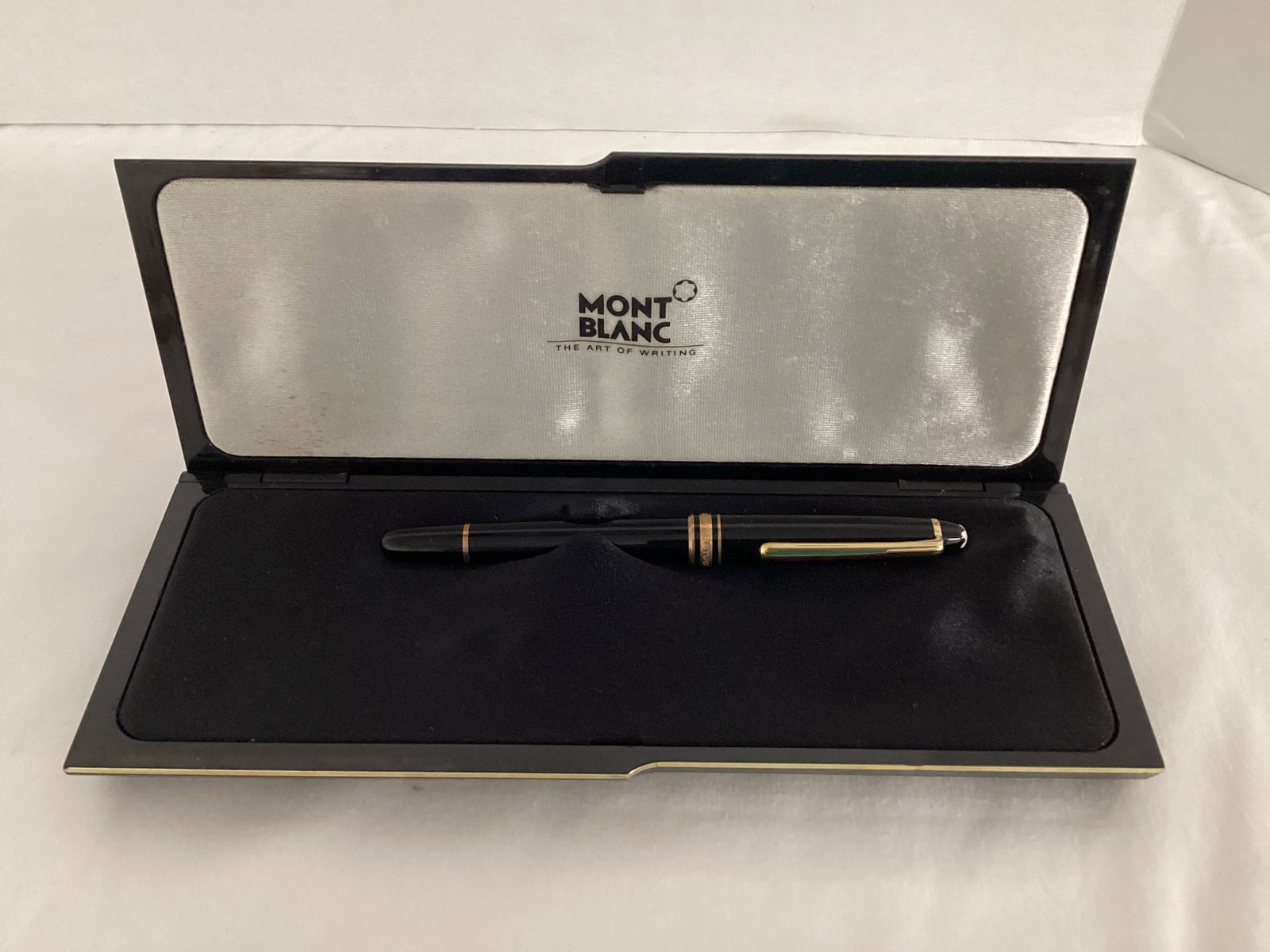 Montblanc Fountain Pen with 14K Gold Tip in Gift Box: tip marked 4810, 585