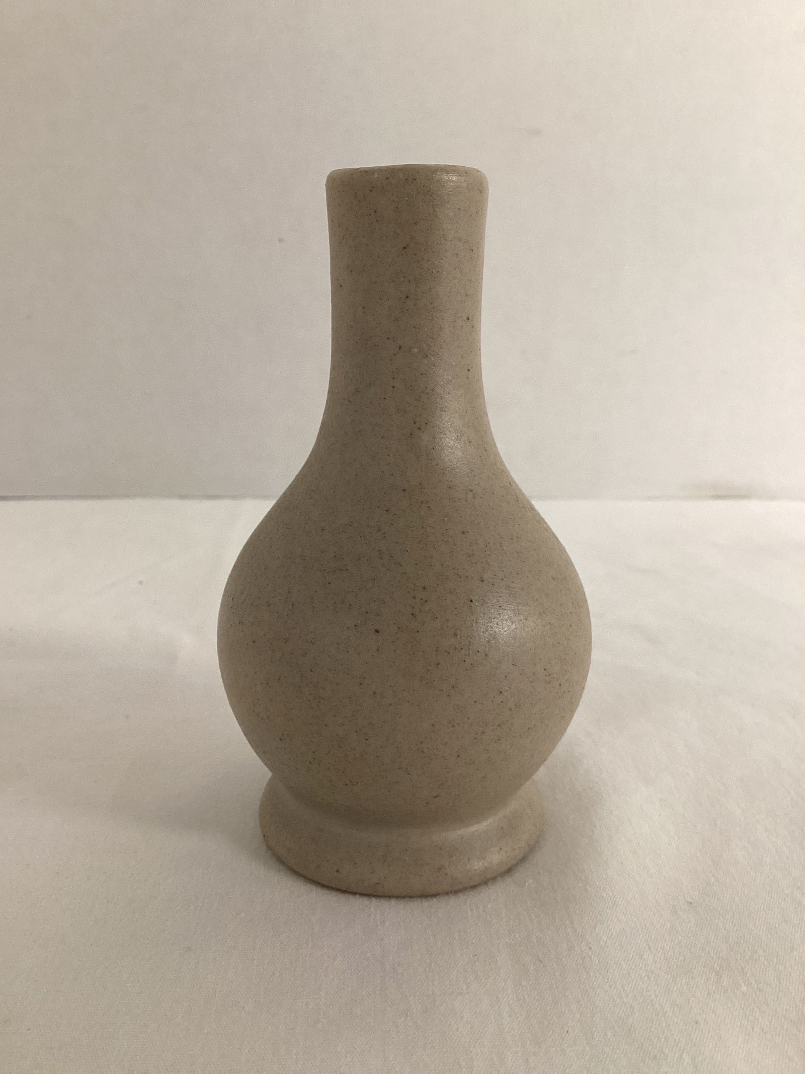 Pigeon Forge Pottery Bud Vase: 3 3/4" h