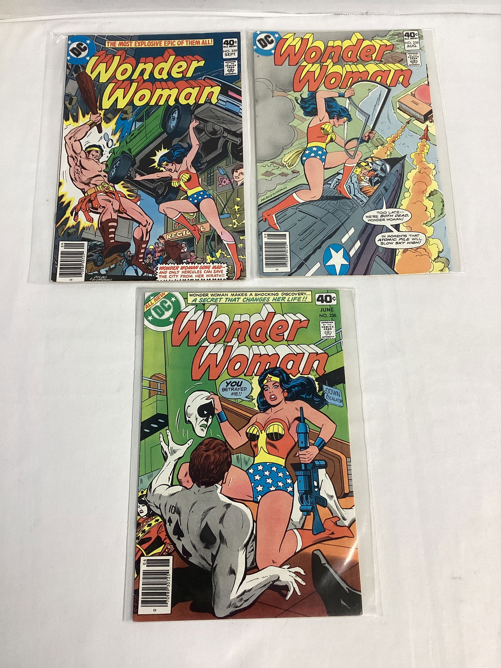 Three Wonder Woman DC Comic Books: Please preview and see all photos for condition