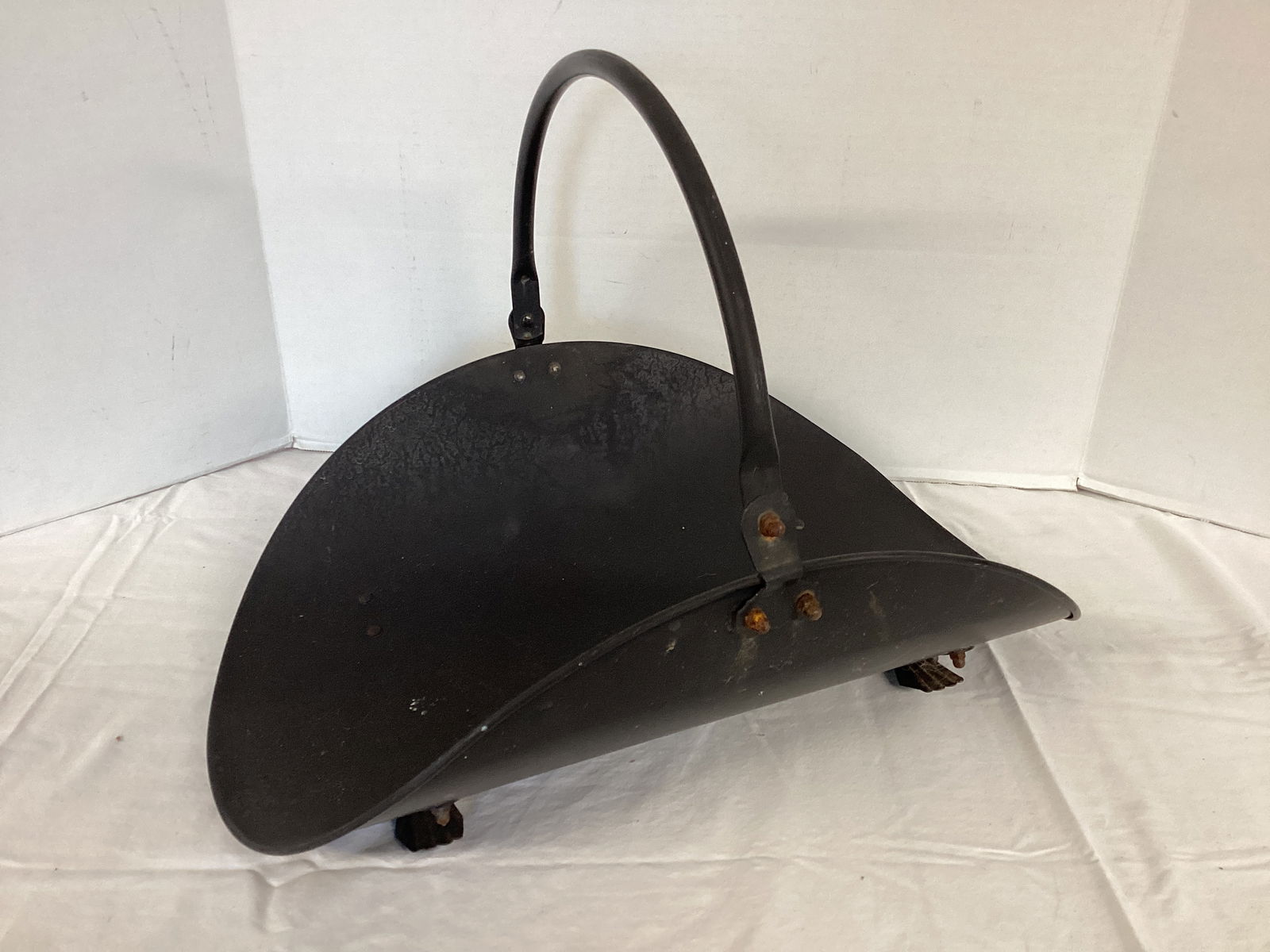 Fireplace Log Holder: SHIPPING UNAVAILABLE ON THIS LOT