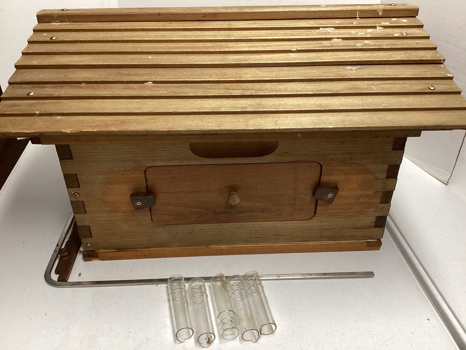Honey Bee Hive: needs minor repair, 19 3/4" x 24" x 14", SHIPPING UNAVAILABLE ON THIS LOT