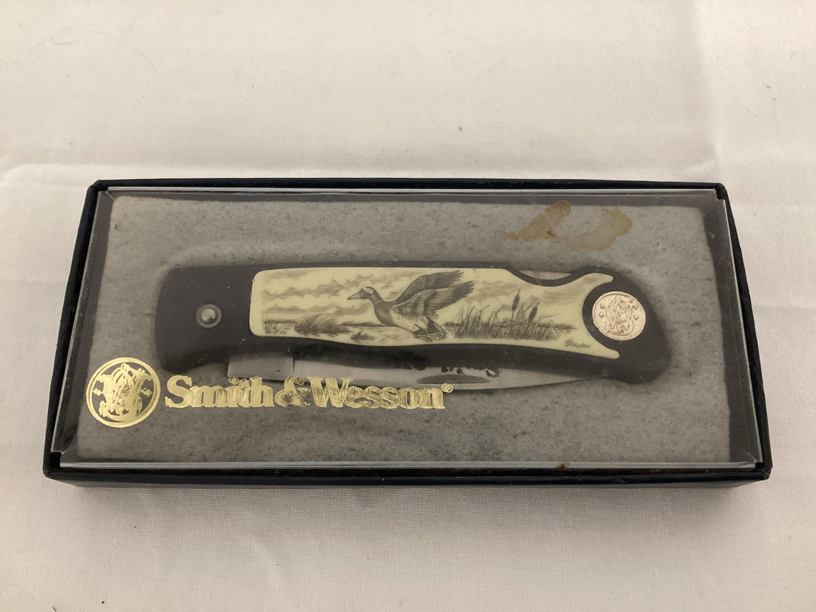 Smith and Wesson First Production Scrimshaw Pocket Knife: 6" L open