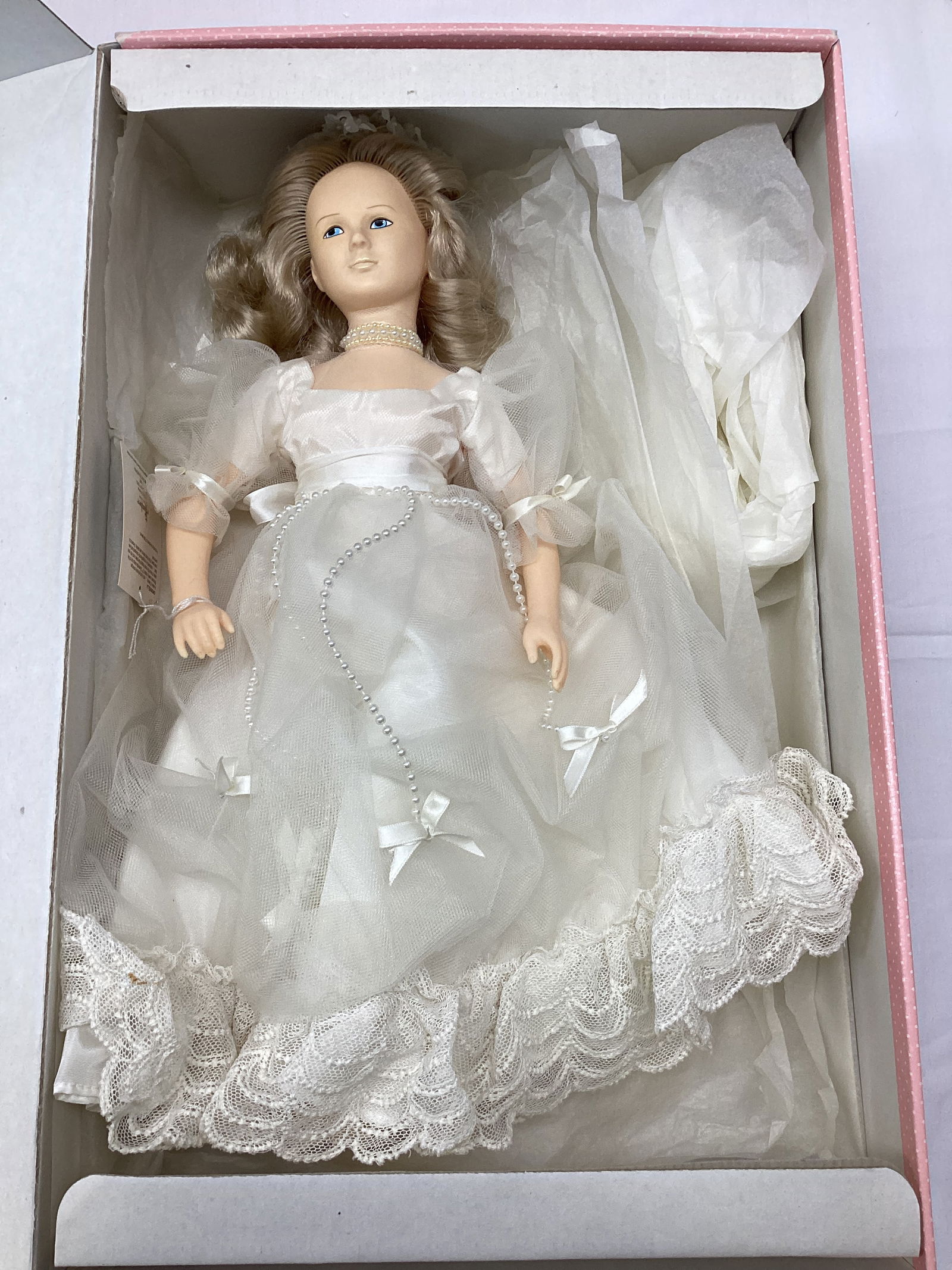 Effanbee Cinderella Doll: 17" H, SHIPPING UNAVAILABLE FOR THIS LOT