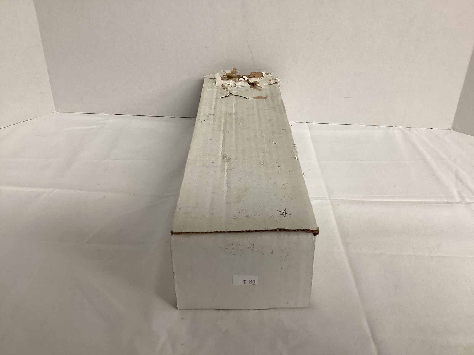 2005 Topps Football Cards: unsure if complete, 14 1/2" box (box damaged) 