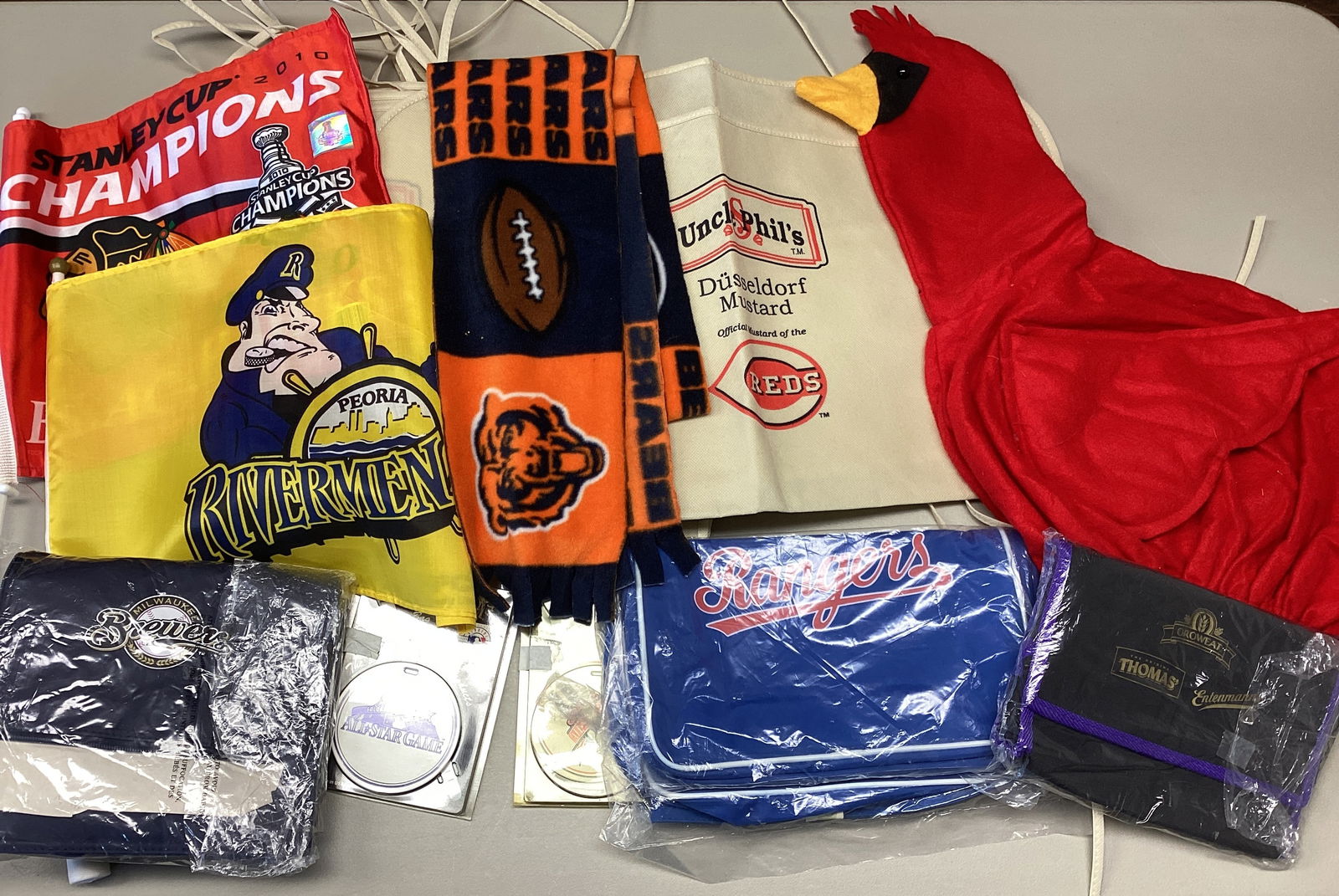 Sports Team Aprons, Scarf, Hat, Car Flag, and More: . 
