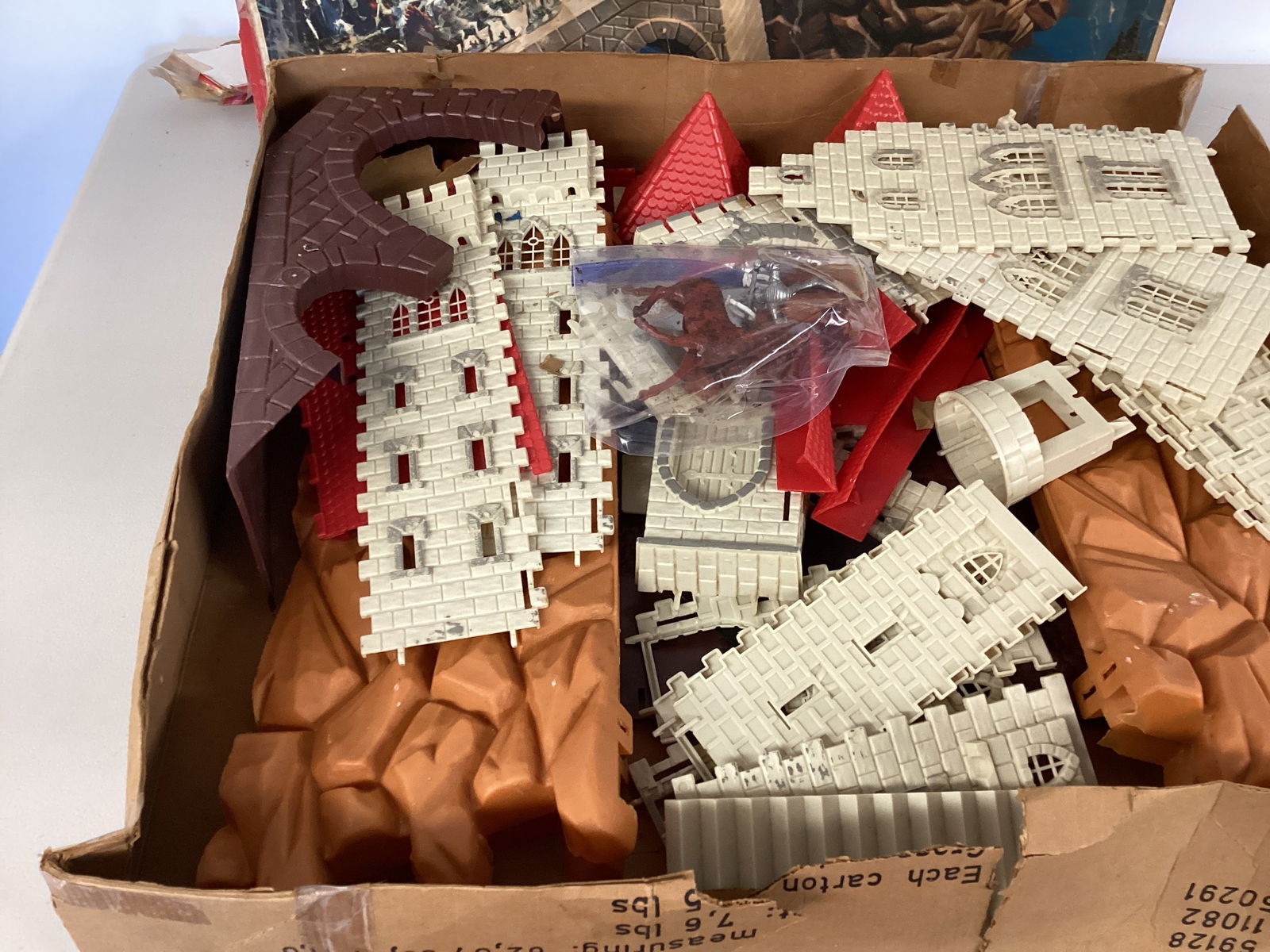 King Arthurs' Castle Plastic Playset - 2