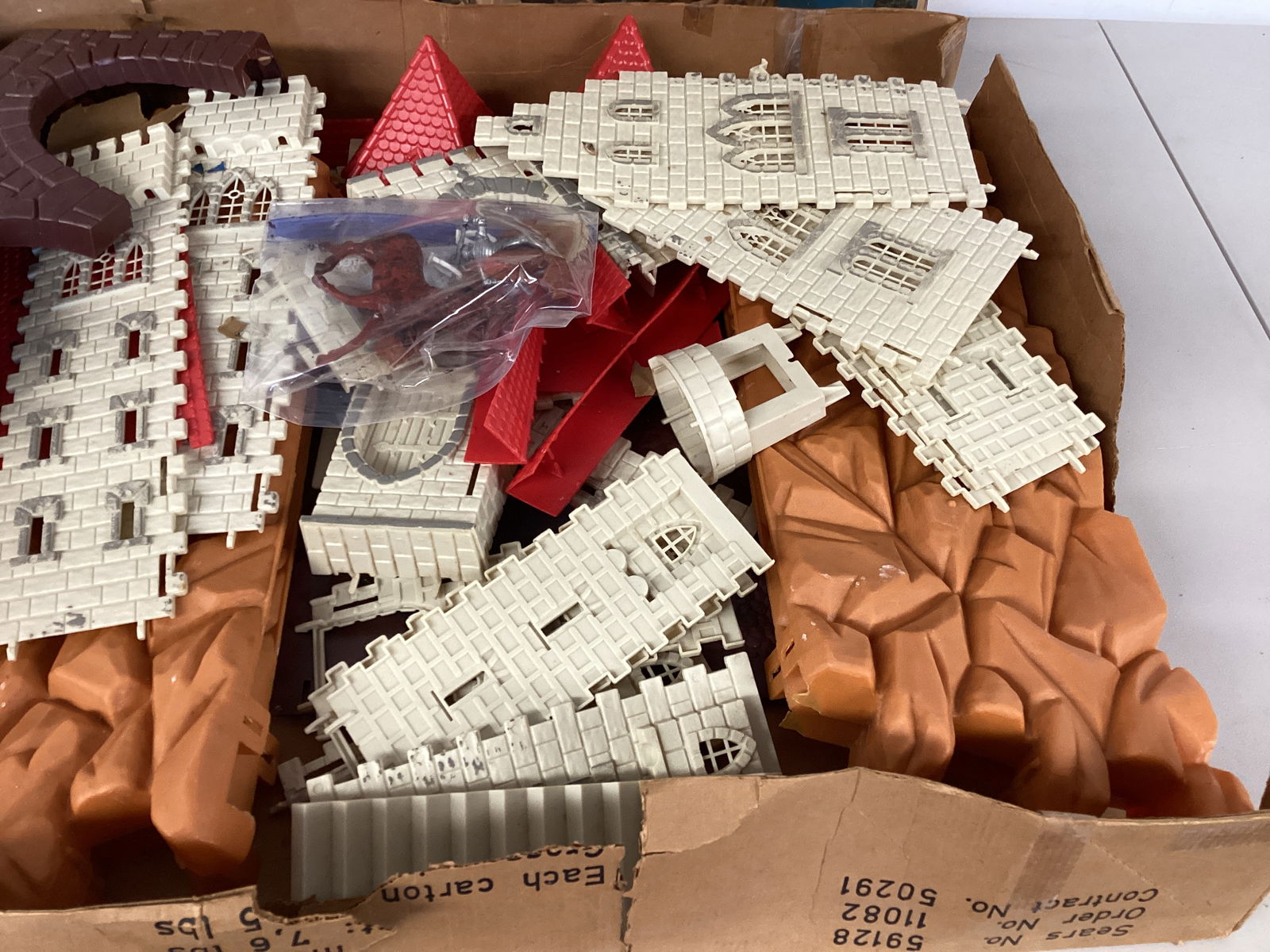 King Arthurs' Castle Plastic Playset - 3