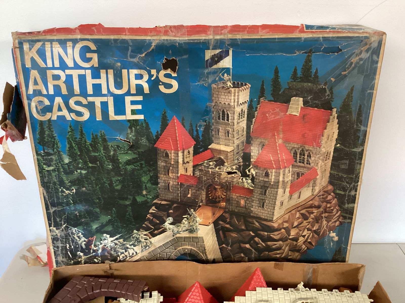 King Arthurs' Castle Plastic Playset - 5
